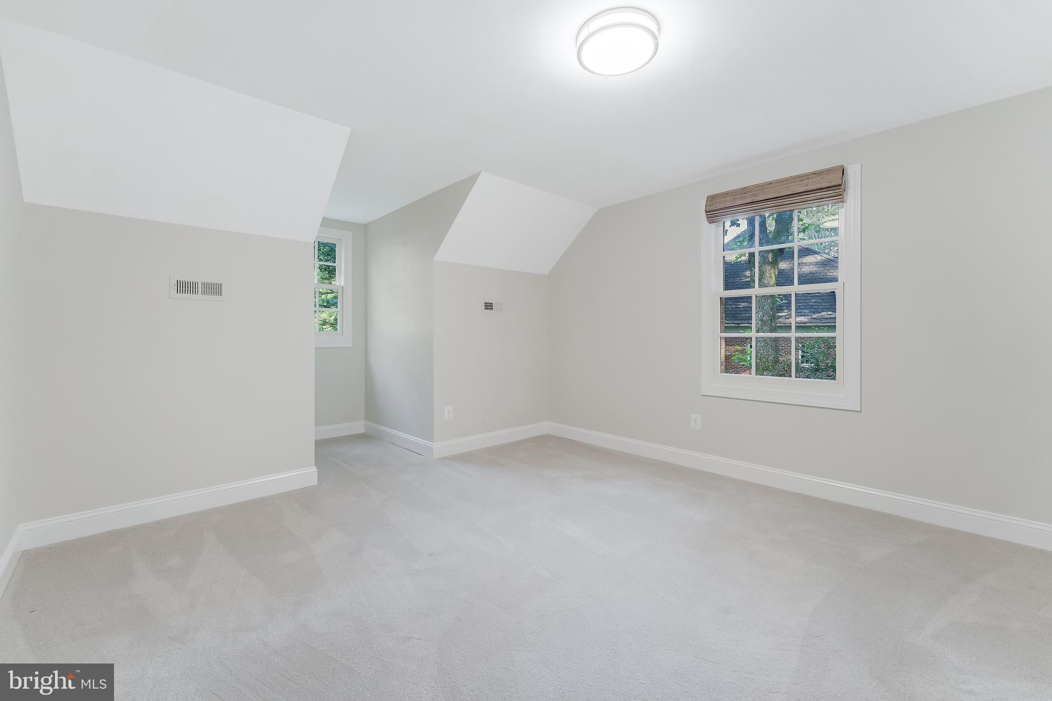 WOODSIDE ESTATES - Residential