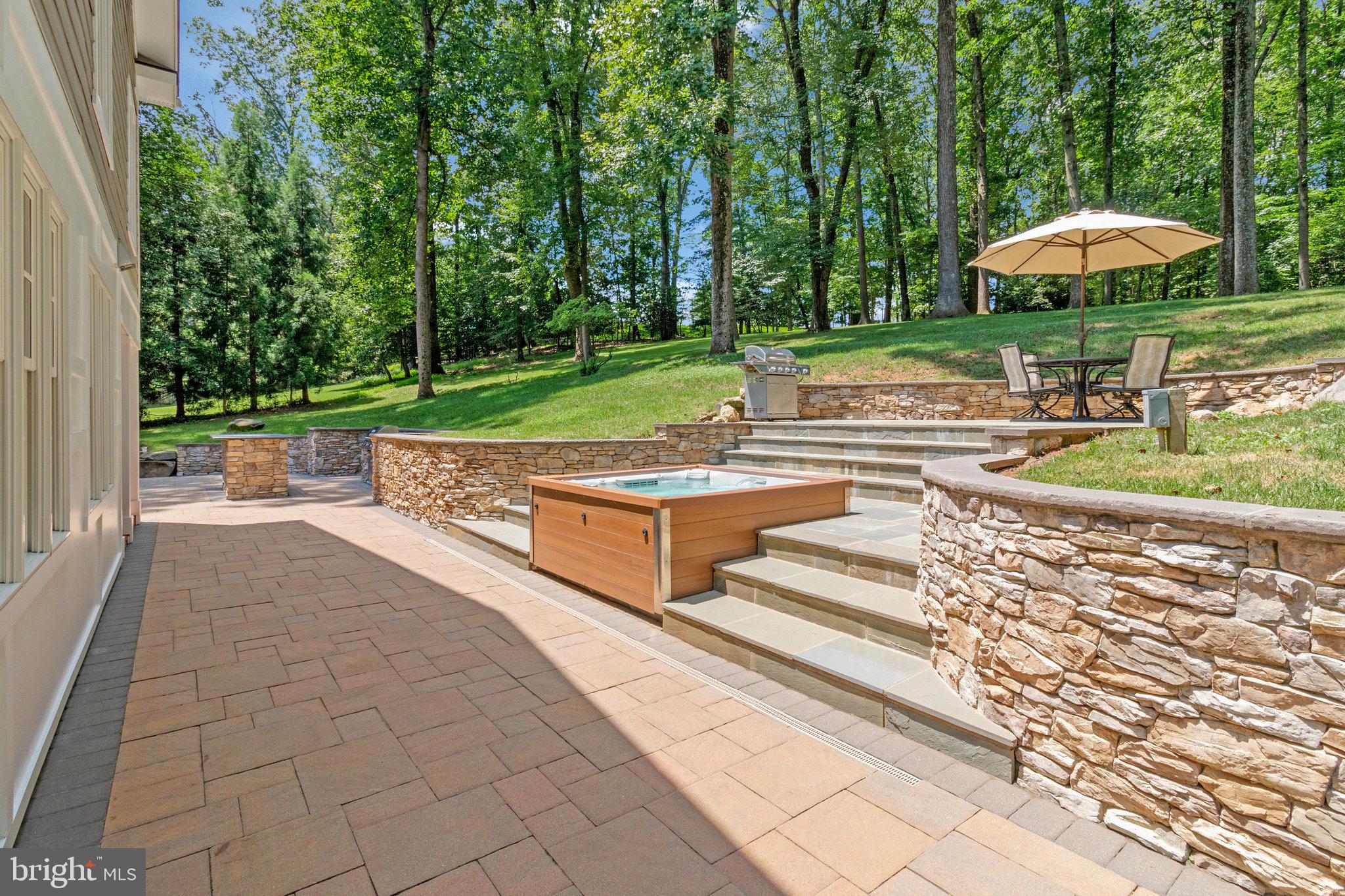 WOODSIDE ESTATES - Residential