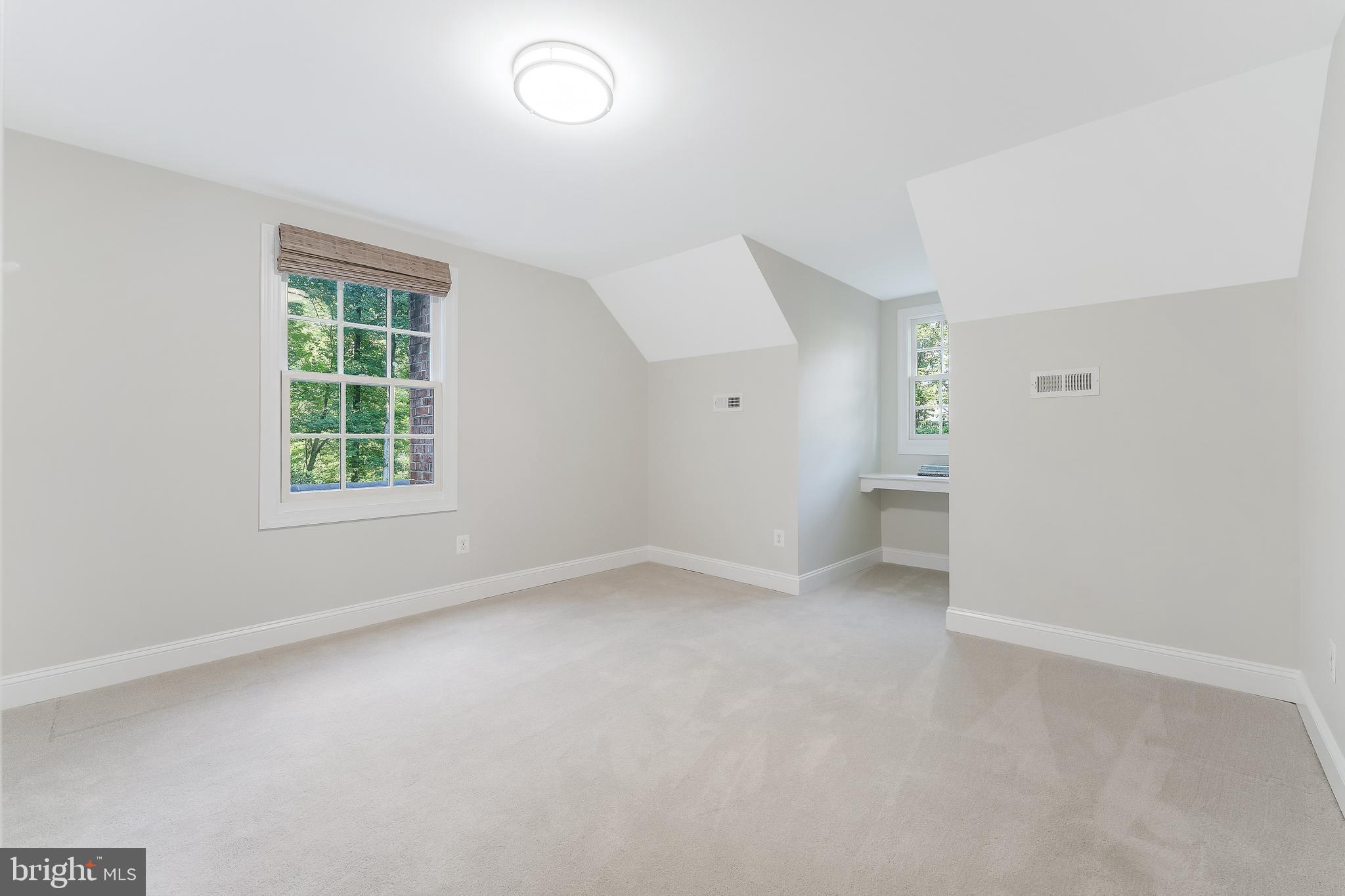 WOODSIDE ESTATES - Residential