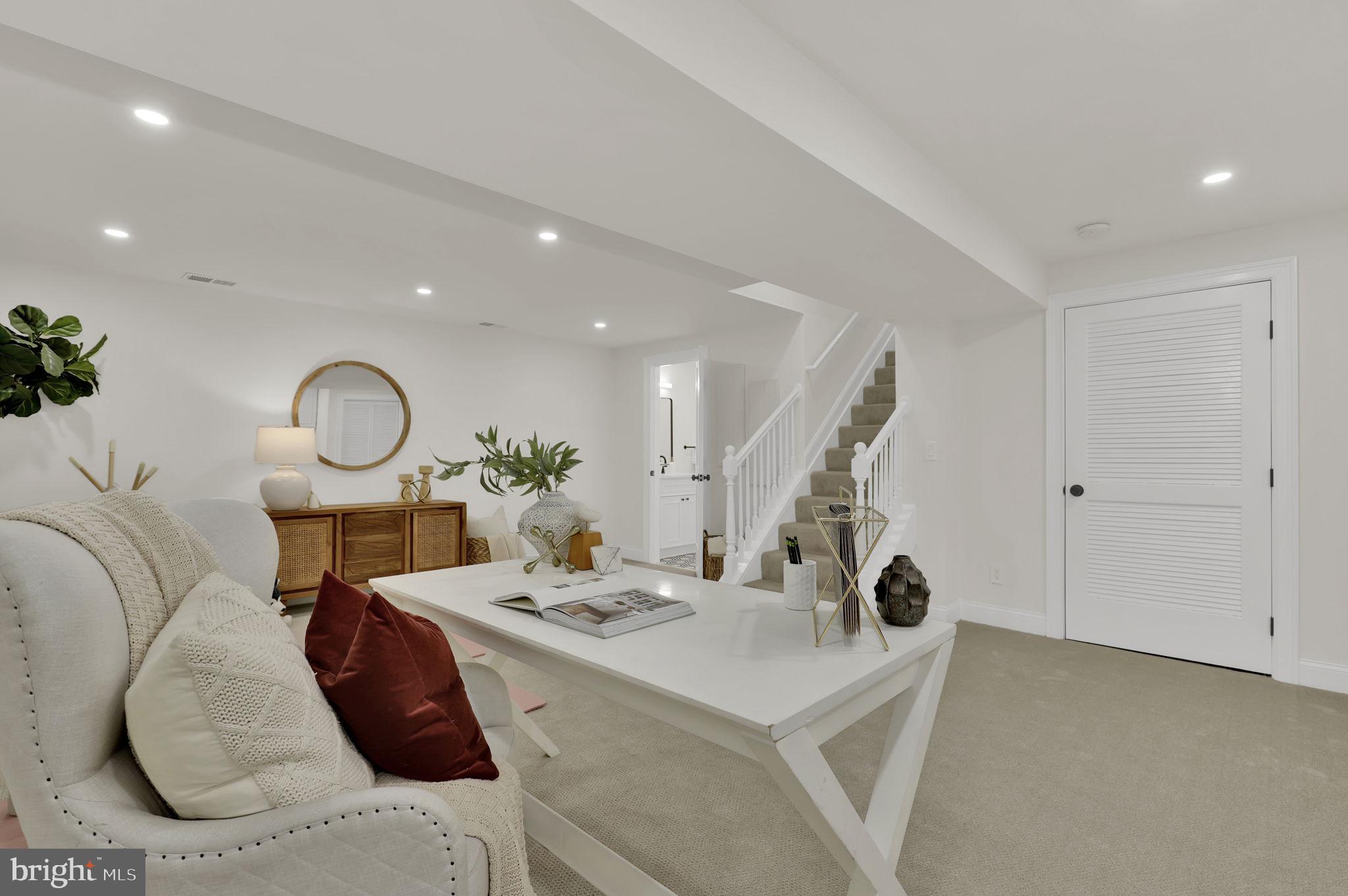 FOX HILLS - Residential