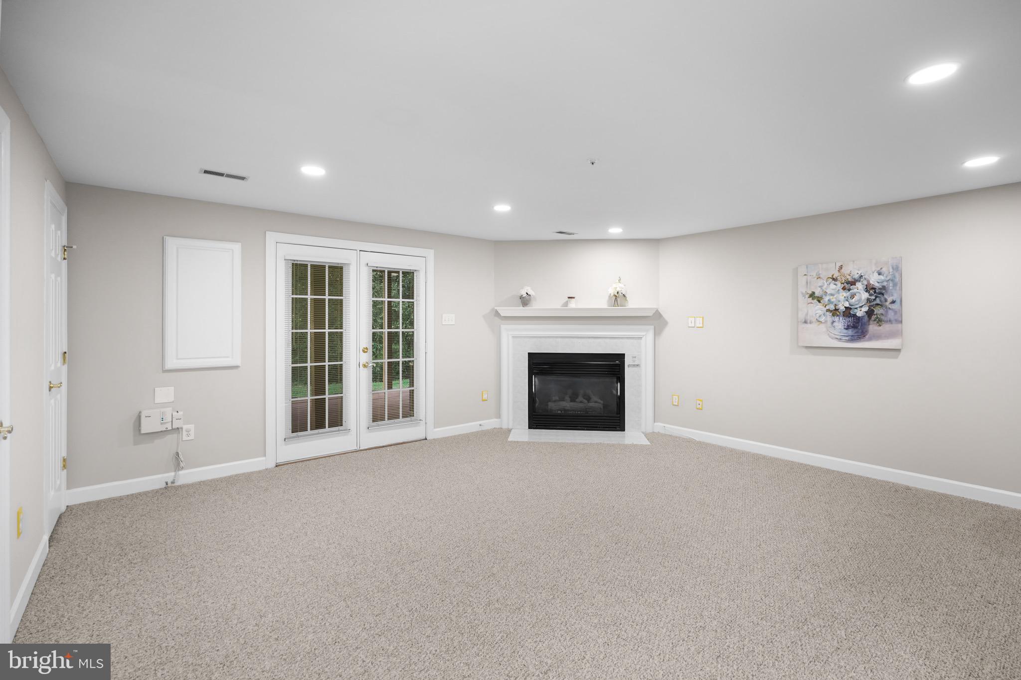 WILLOWS OF POTOMAC - Residential