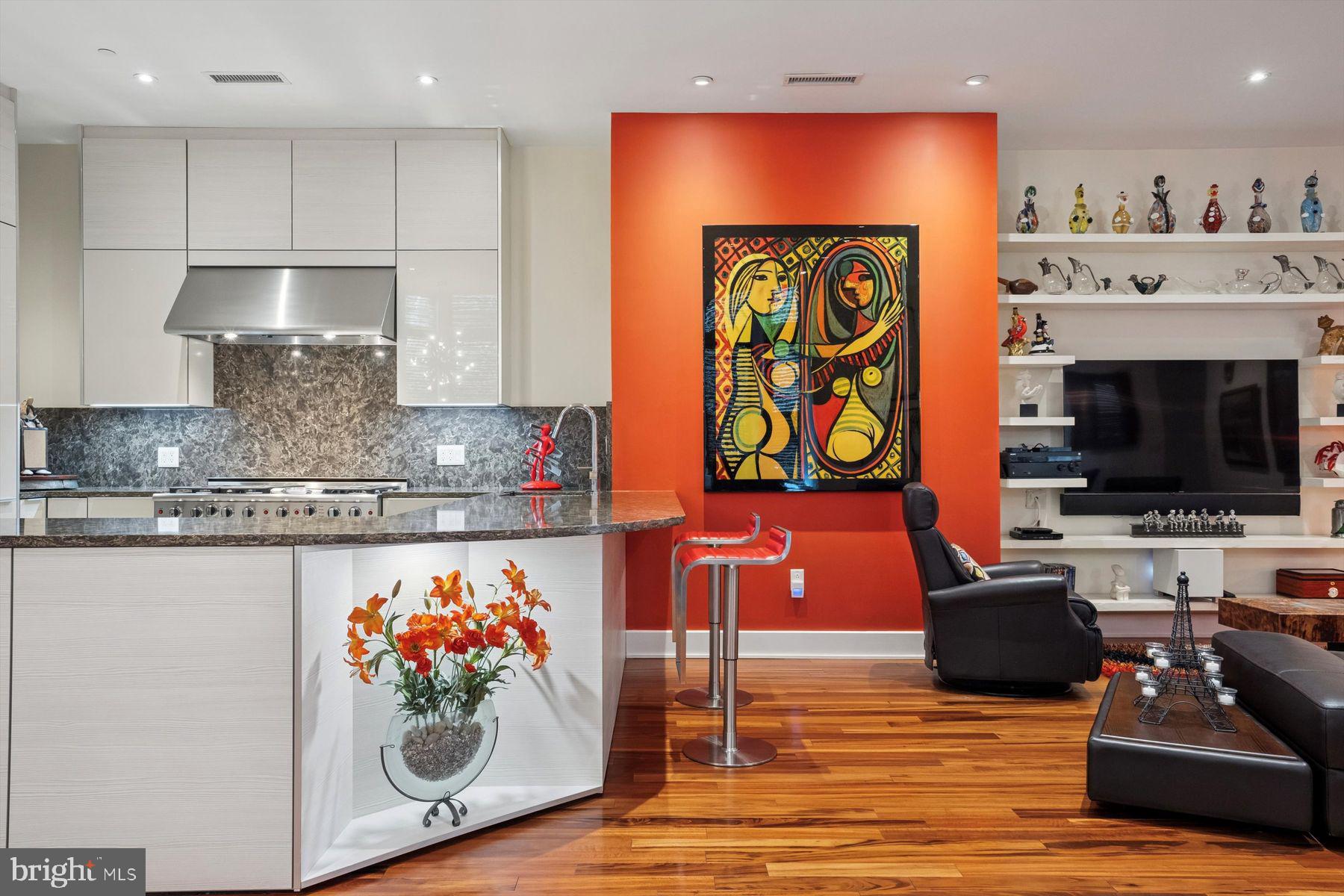 SOCIETY HILL - Residential