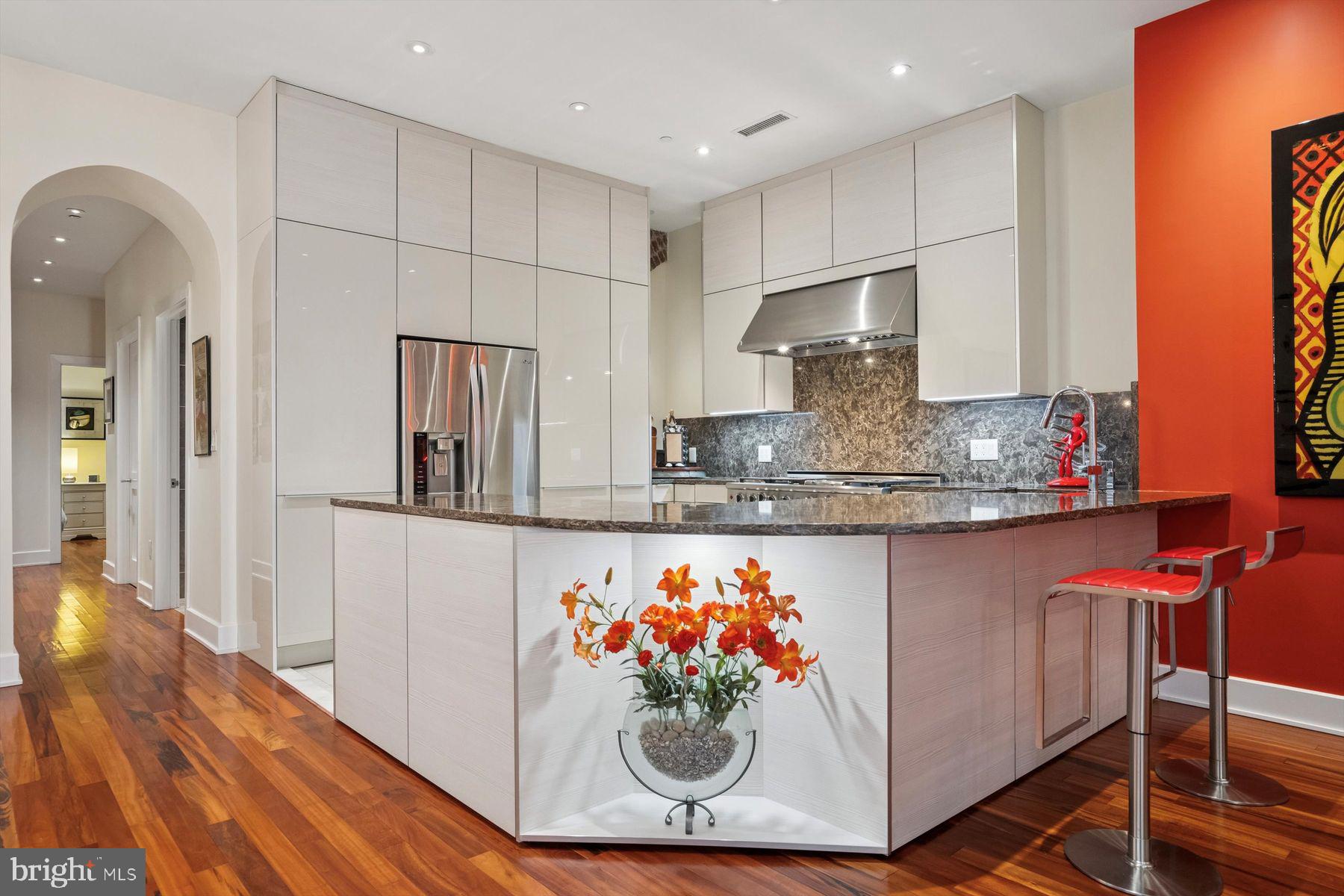 SOCIETY HILL - Residential