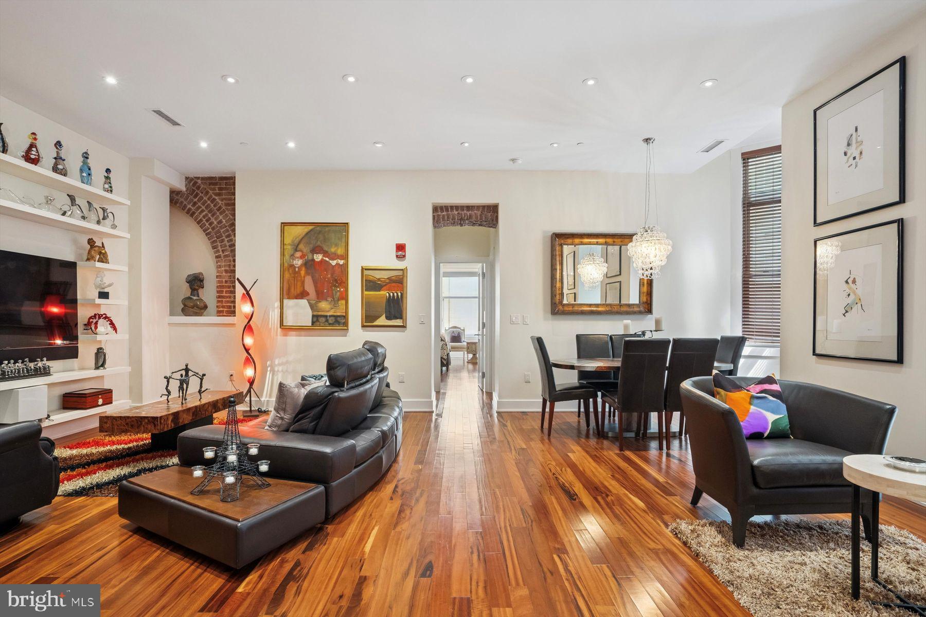 SOCIETY HILL - Residential