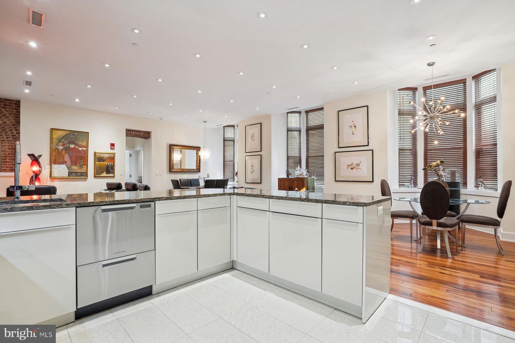 SOCIETY HILL - Residential