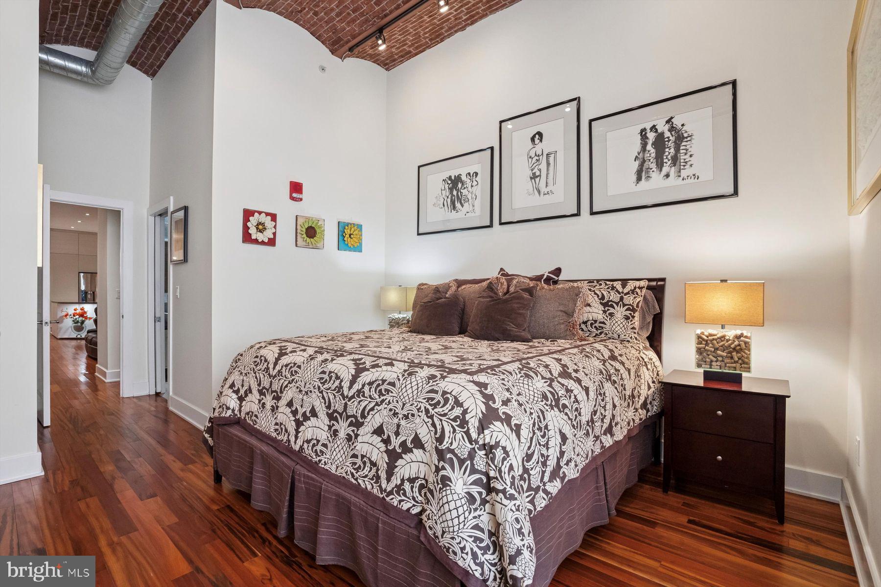 SOCIETY HILL - Residential