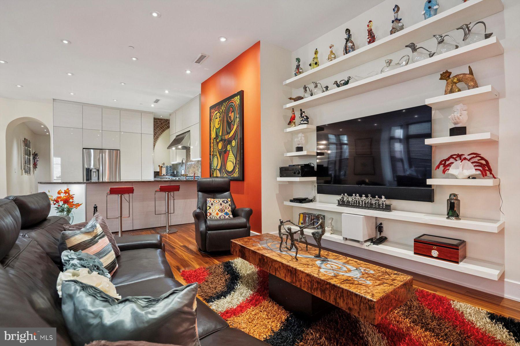 SOCIETY HILL - Residential