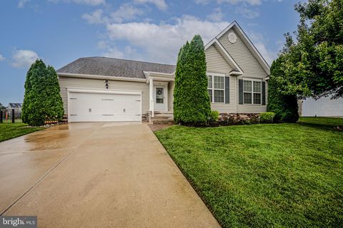 Photo of 15 Live Oak Drive, SMYRNA, DE 19977 (MLS # DEKT2041530) Photo of 15 Live Oak Drive, SMYRNA, DE 19977 (MLS # DEKT2041530)