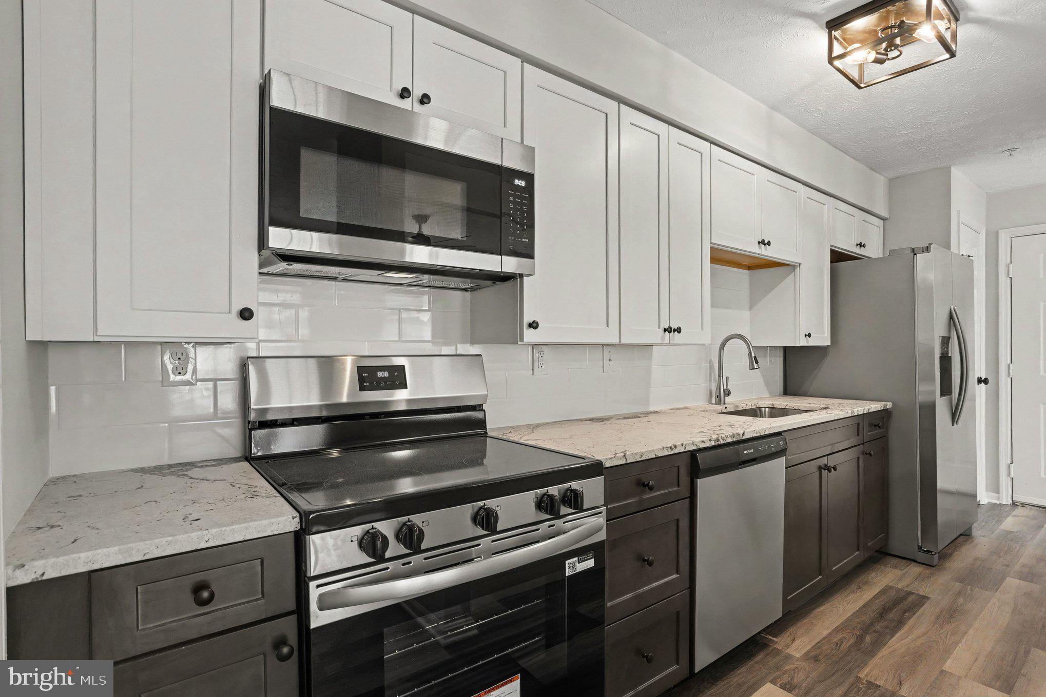 900 JESSICAS LANE E 900-E