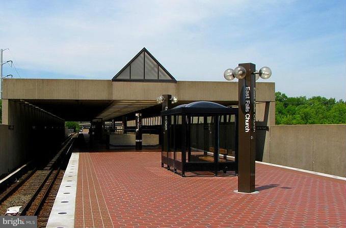 BROYHILL PARK - Residential Lease