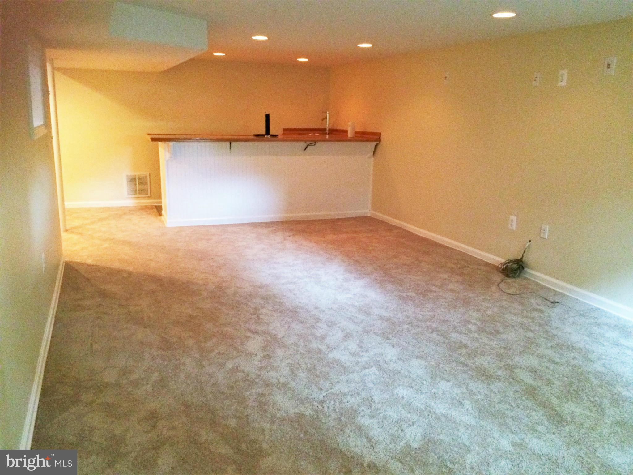 BROYHILL PARK - Residential Lease