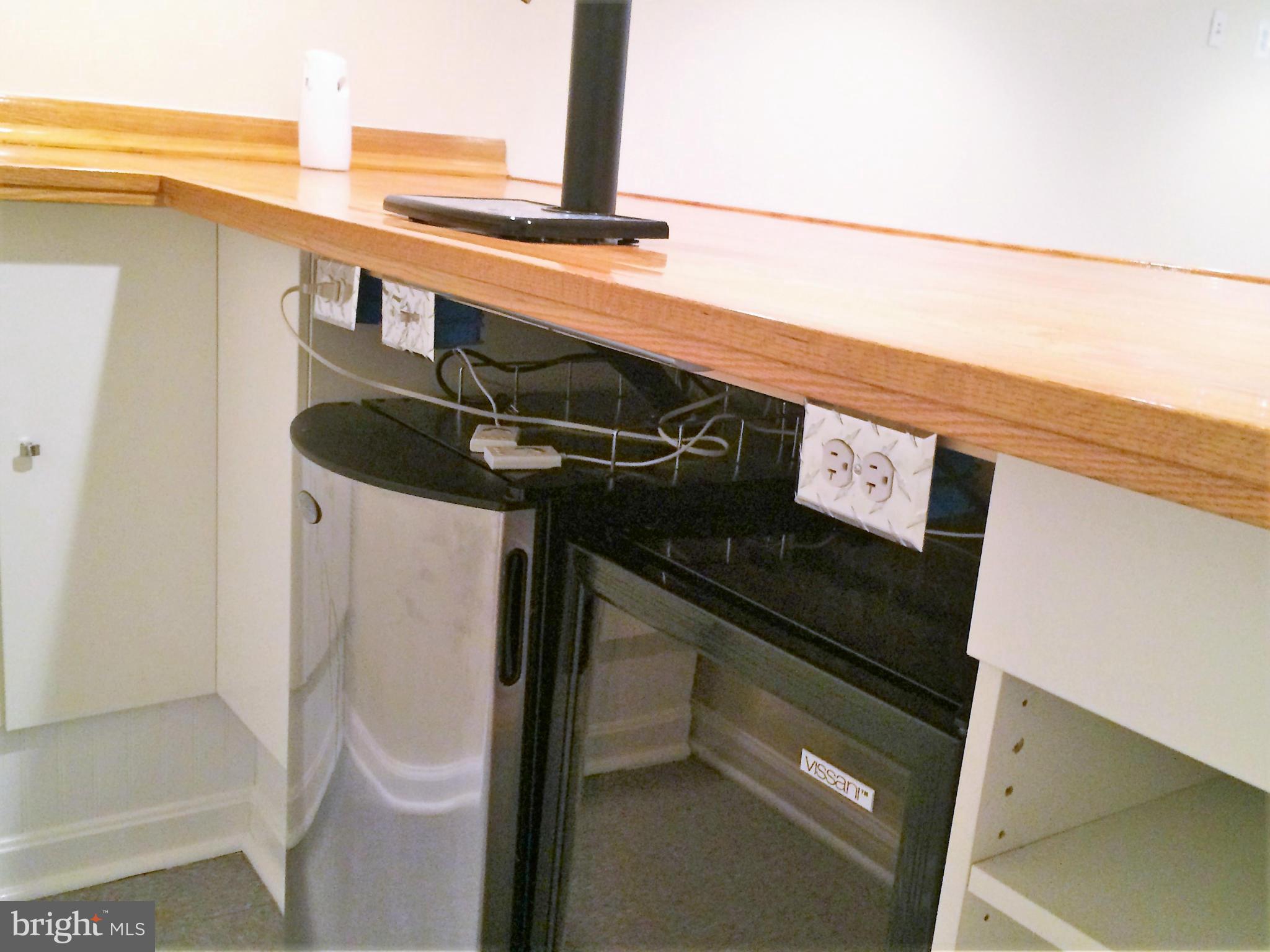 BROYHILL PARK - Residential Lease
