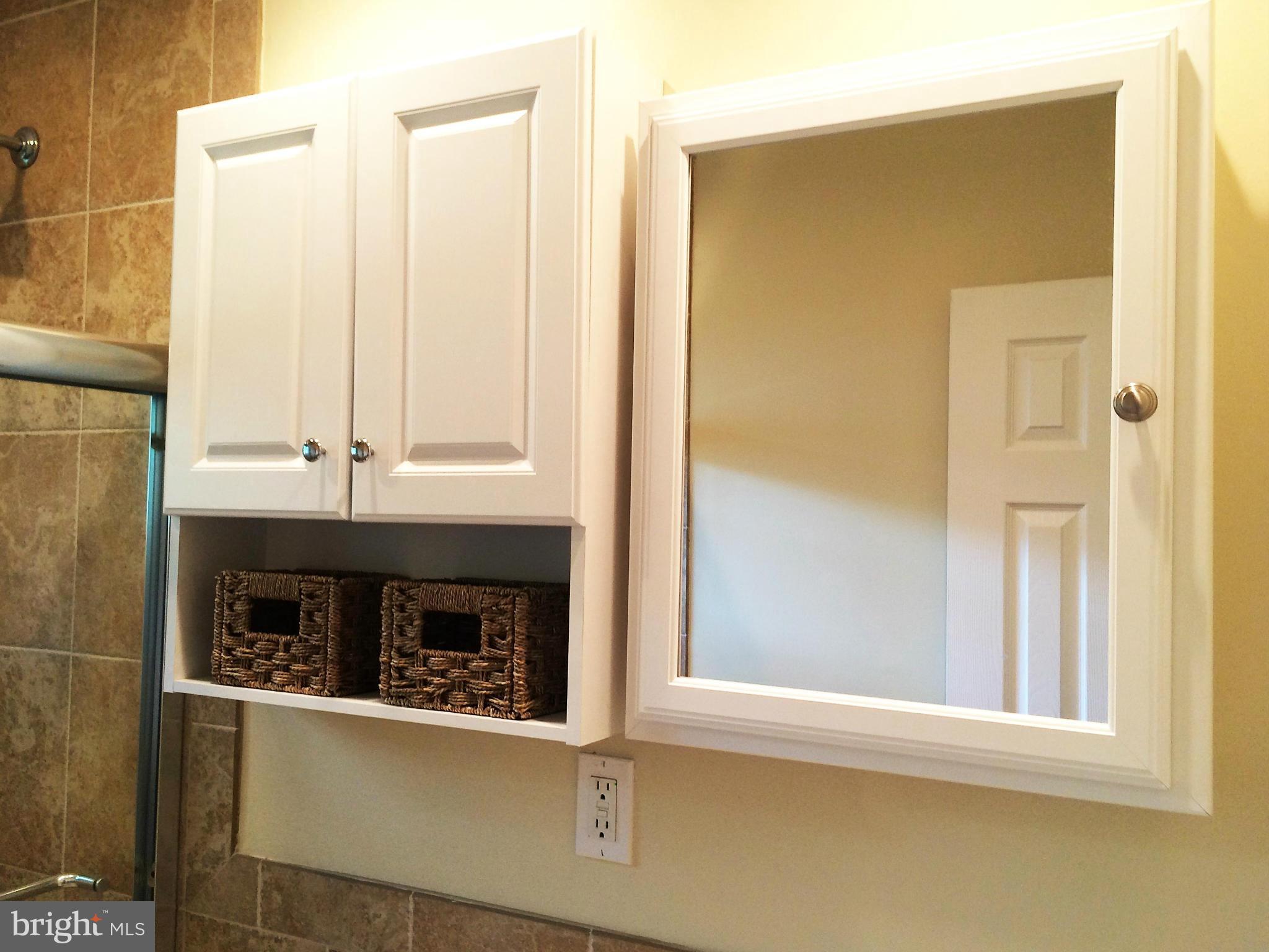 BROYHILL PARK - Residential Lease