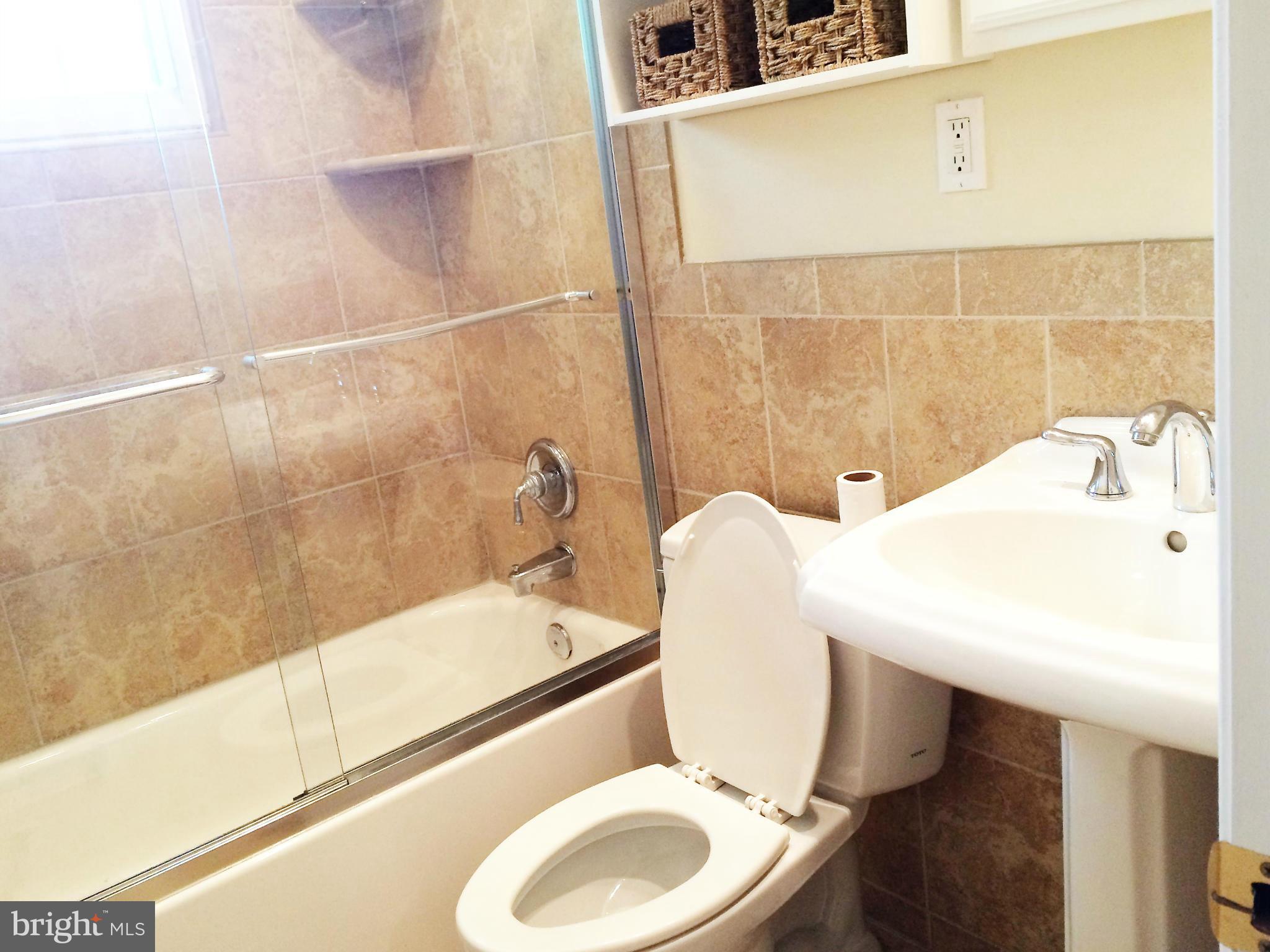 BROYHILL PARK - Residential Lease