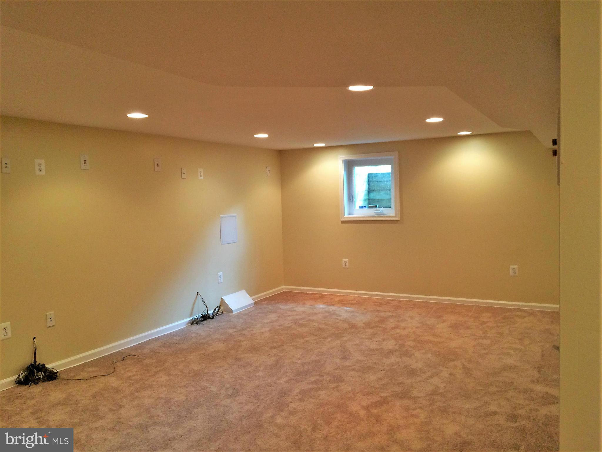 BROYHILL PARK - Residential Lease