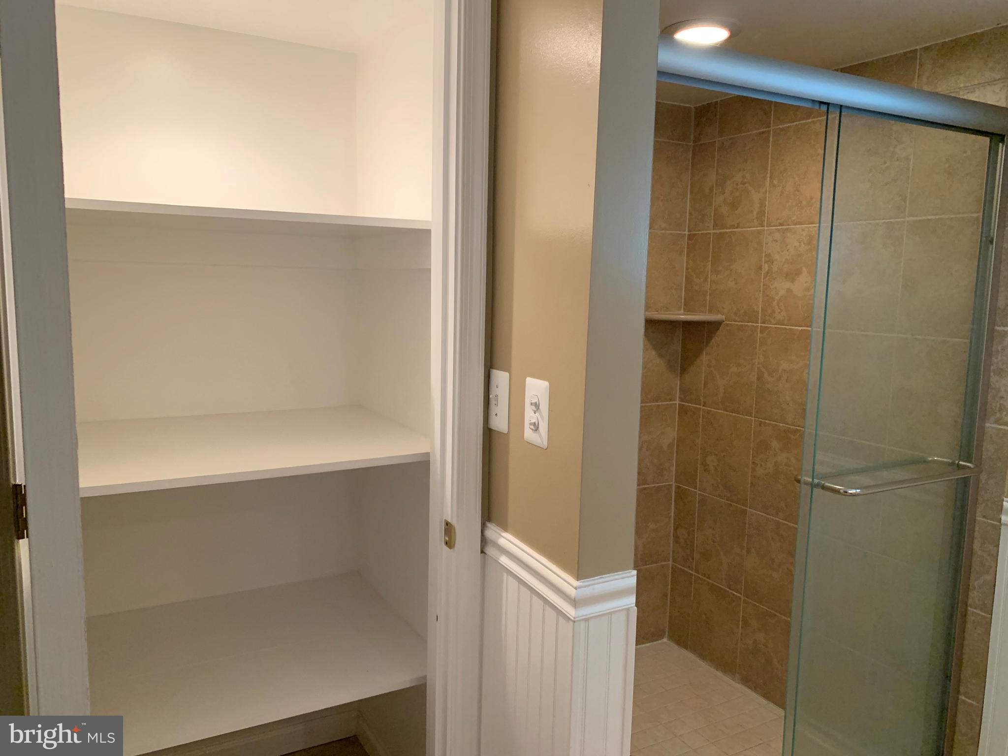 BROYHILL PARK - Residential Lease
