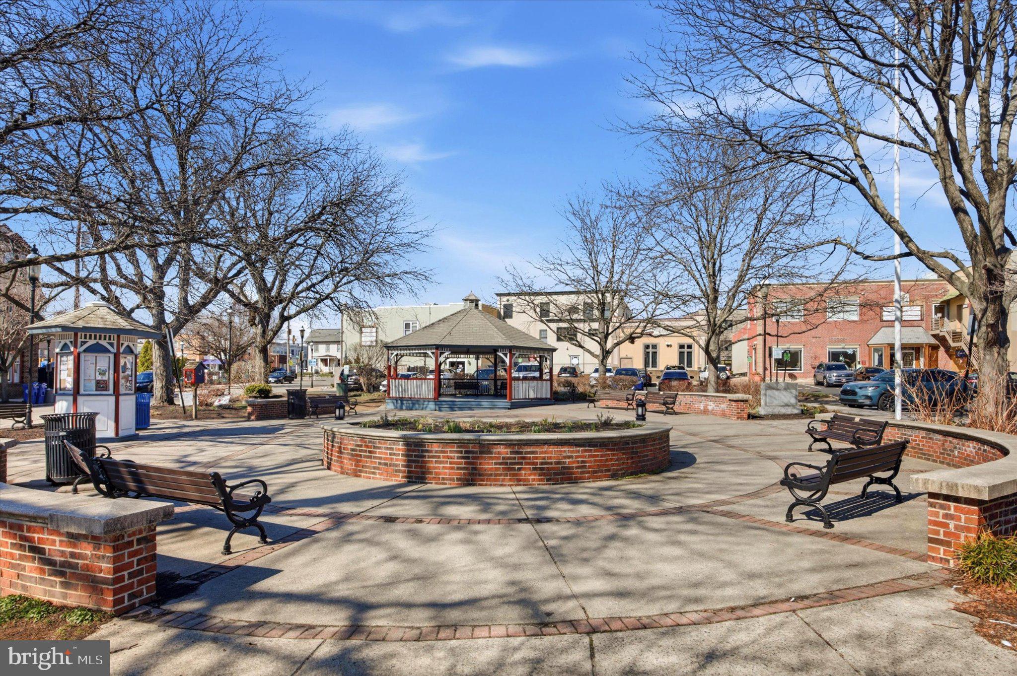 JENKINTOWN - Residential