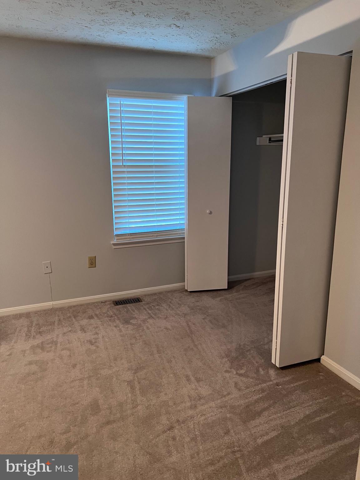 RIVERSIDE RUN - Residential Lease