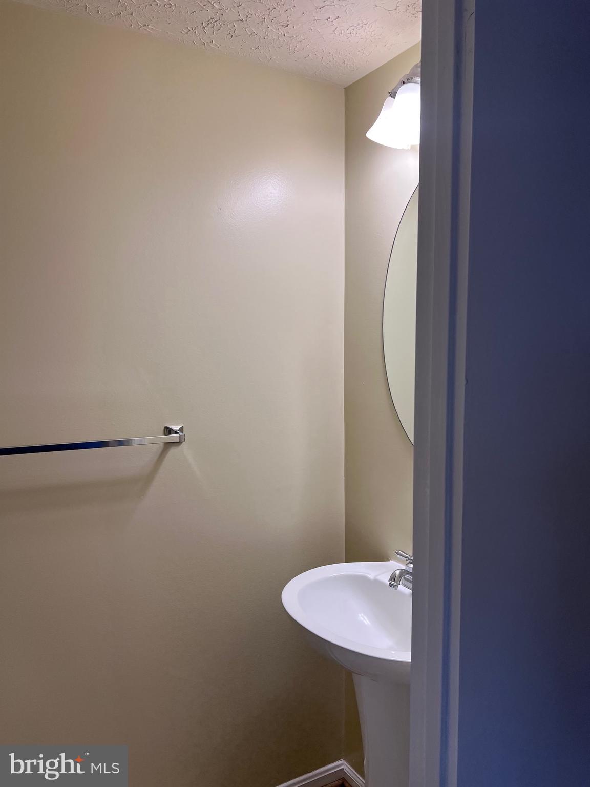 RIVERSIDE RUN - Residential Lease