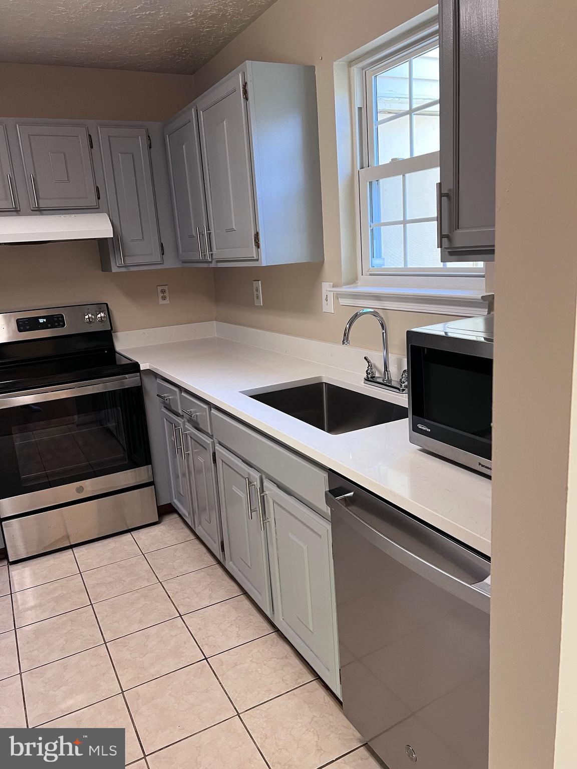 RIVERSIDE RUN - Residential Lease