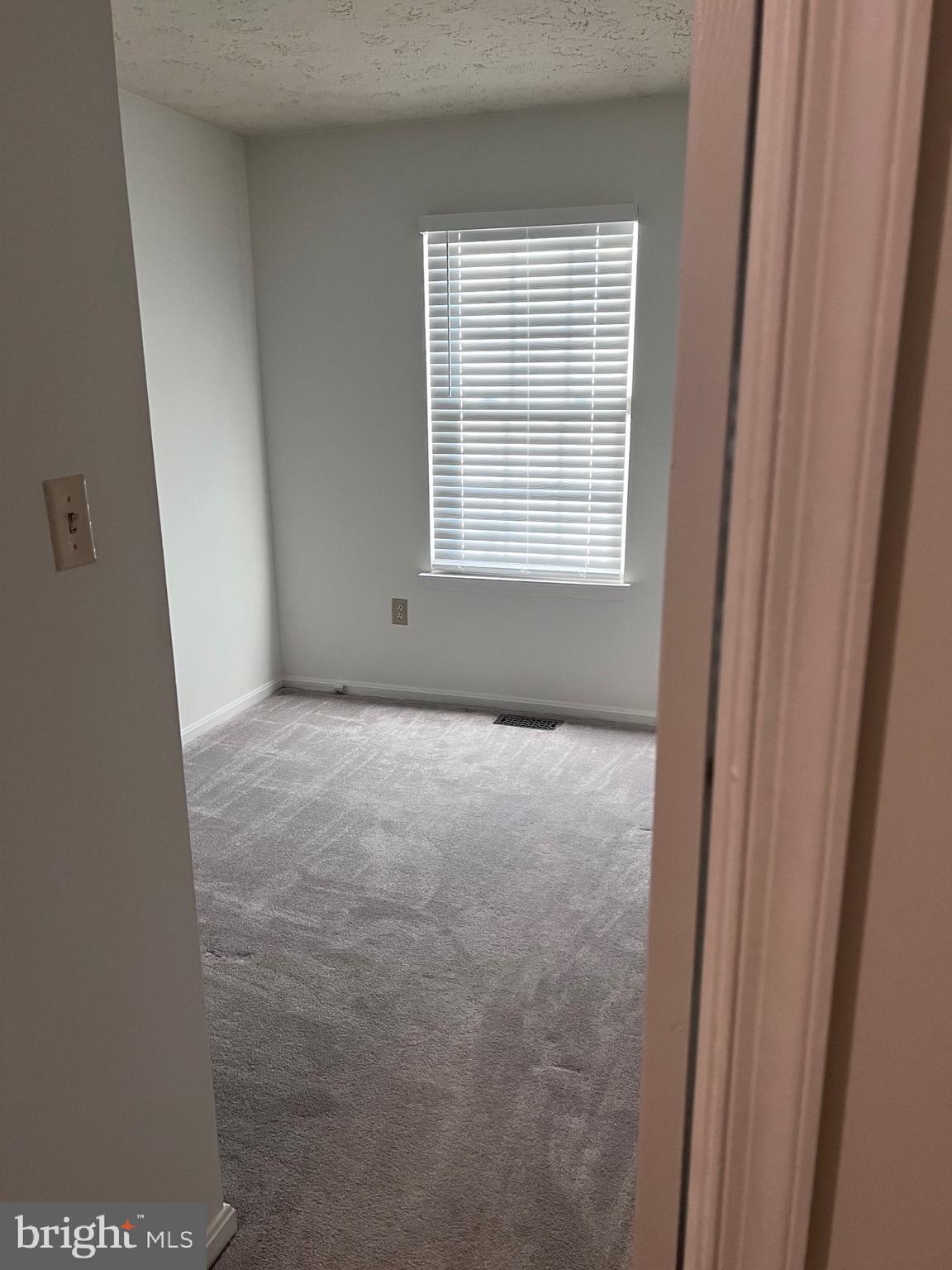 RIVERSIDE RUN - Residential Lease