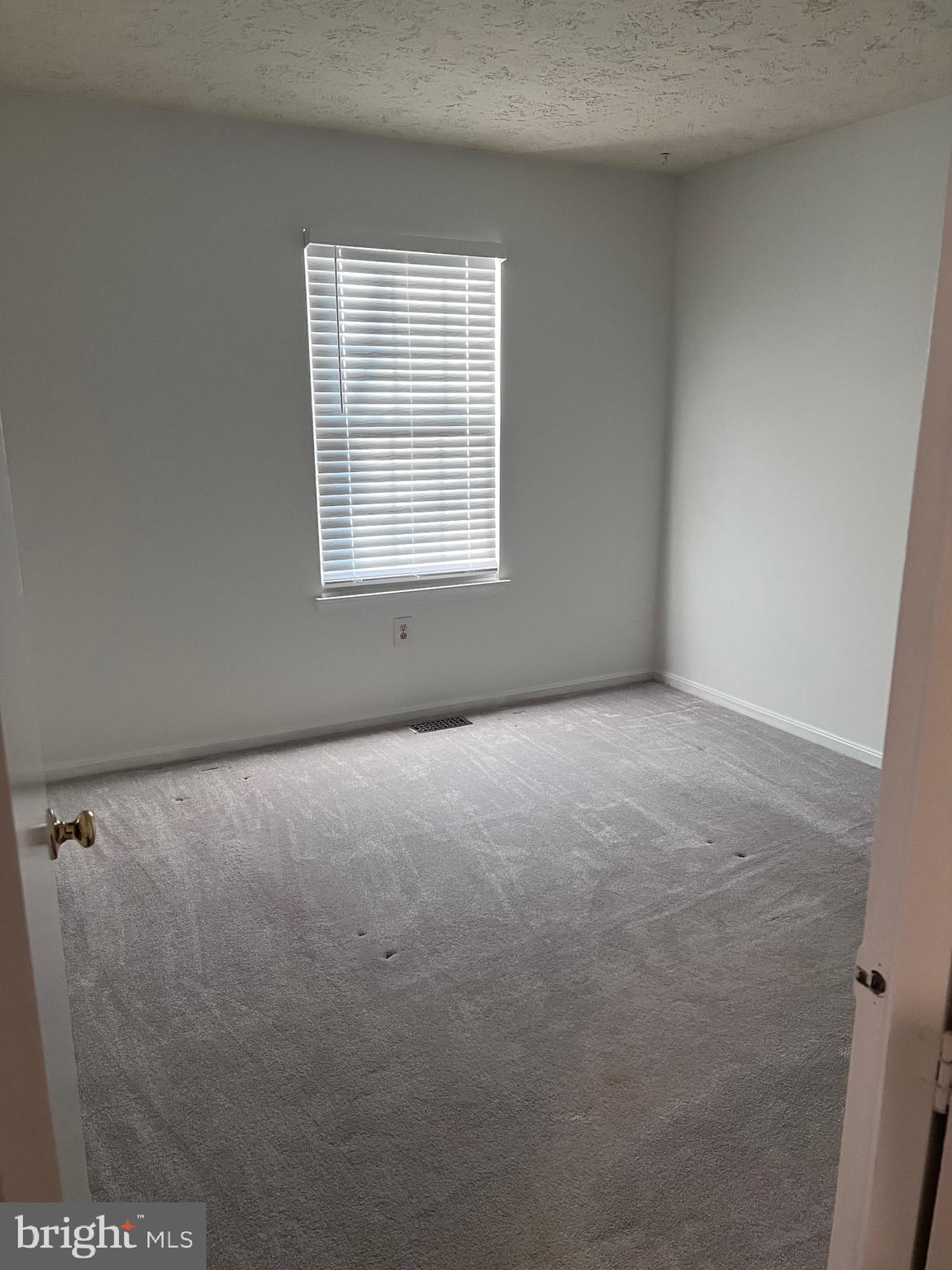 RIVERSIDE RUN - Residential Lease