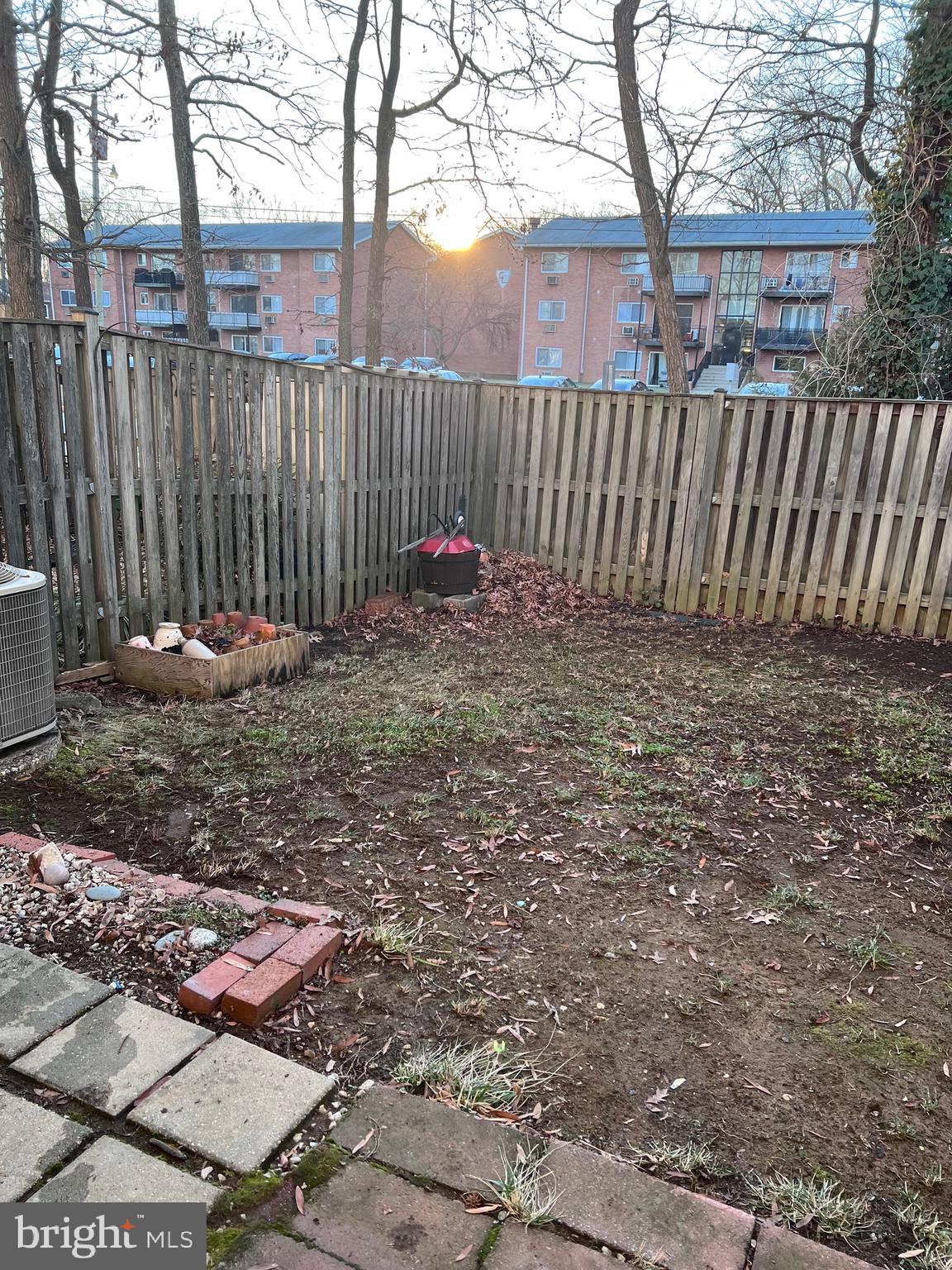 RIVERSIDE RUN - Residential Lease