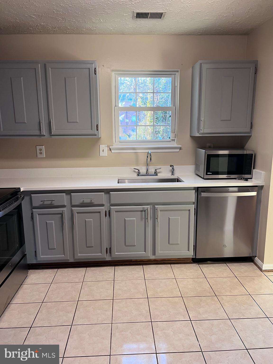 RIVERSIDE RUN - Residential Lease