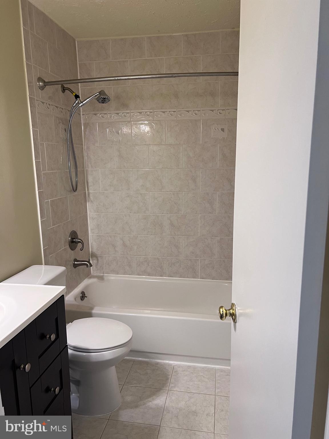 RIVERSIDE RUN - Residential Lease