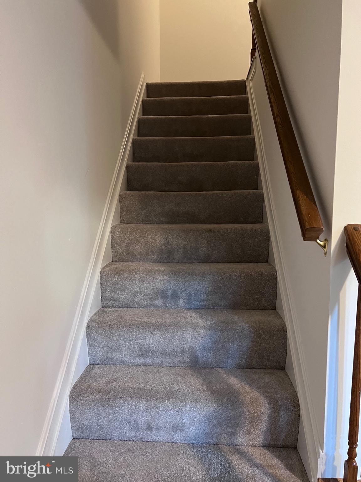 RIVERSIDE RUN - Residential Lease