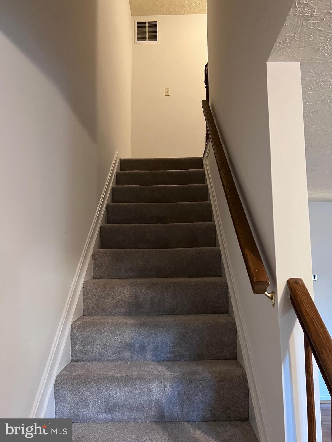 RIVERSIDE RUN - Residential Lease