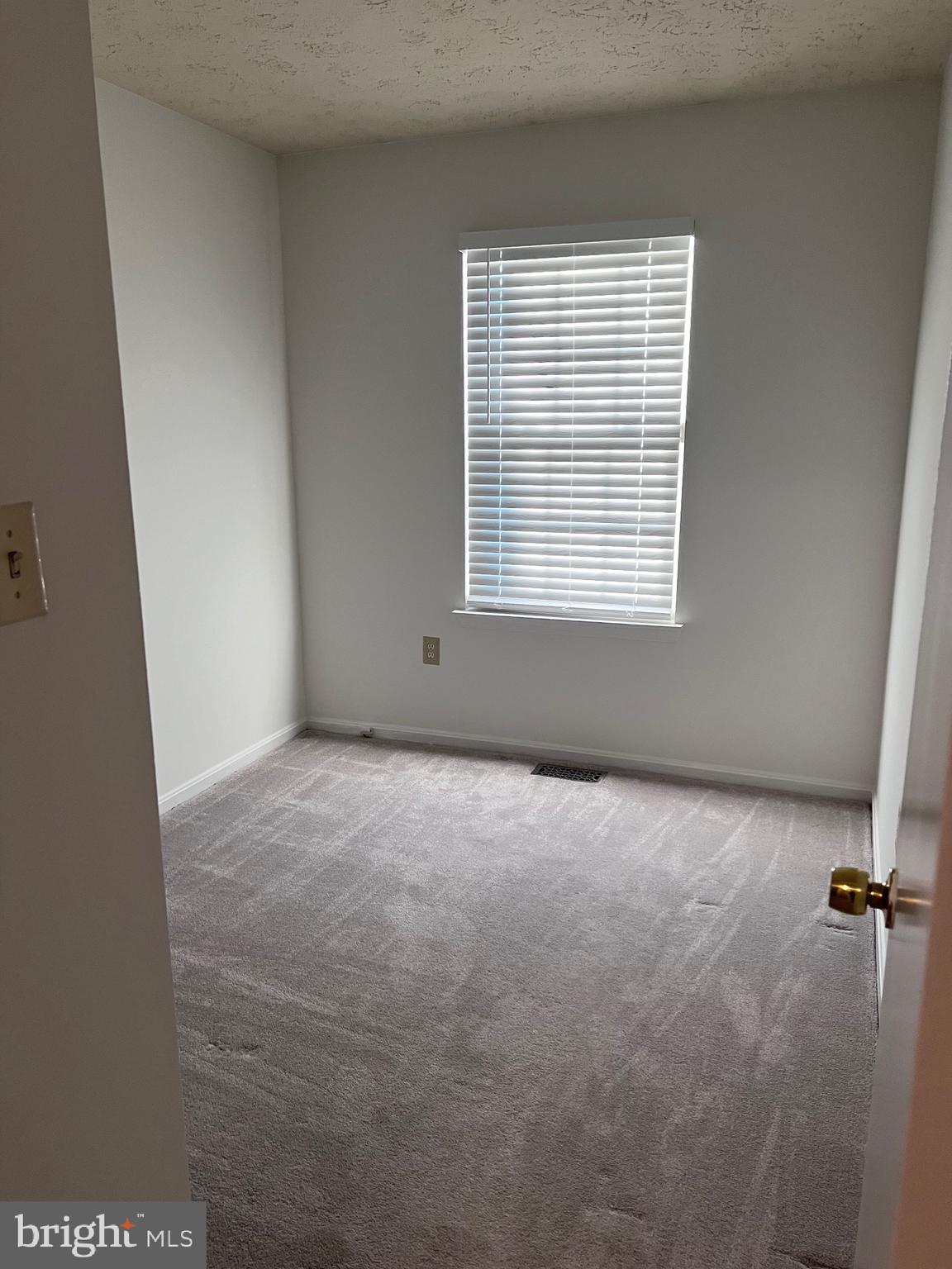 RIVERSIDE RUN - Residential Lease