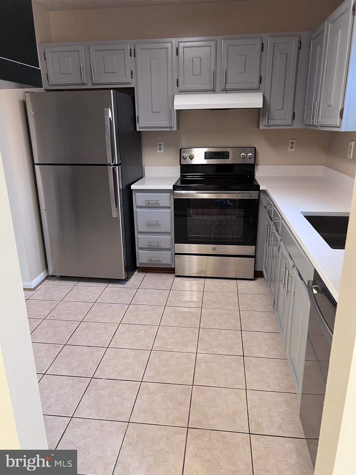 RIVERSIDE RUN - Residential Lease