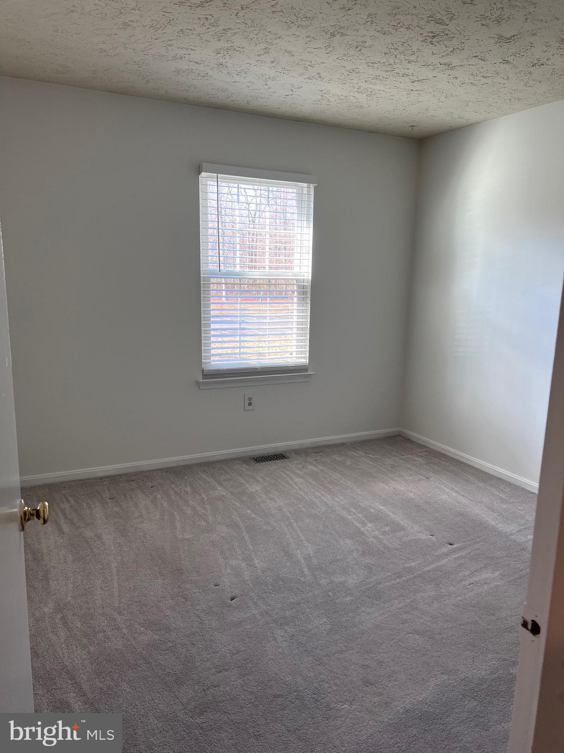 RIVERSIDE RUN - Residential Lease