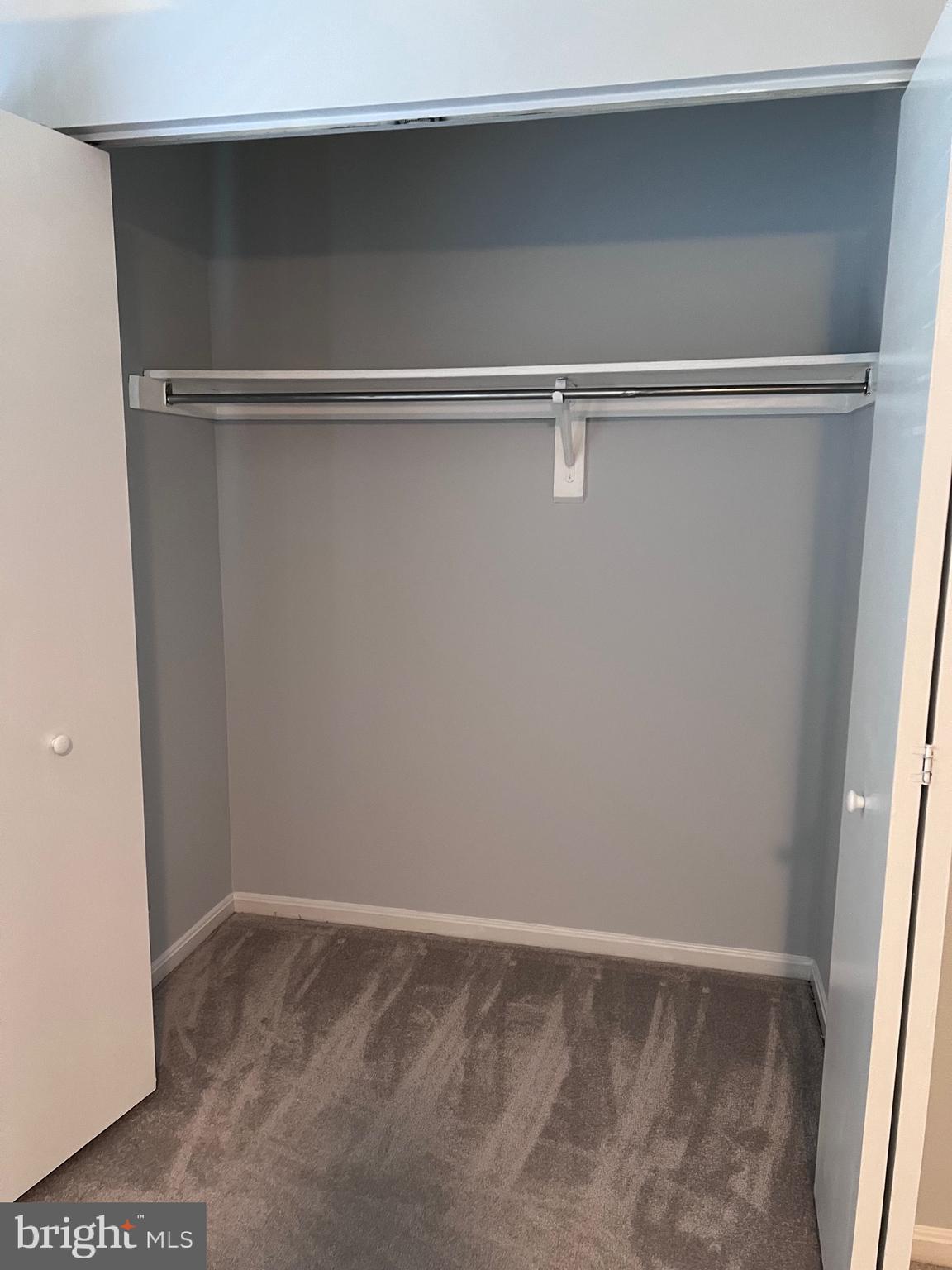 RIVERSIDE RUN - Residential Lease