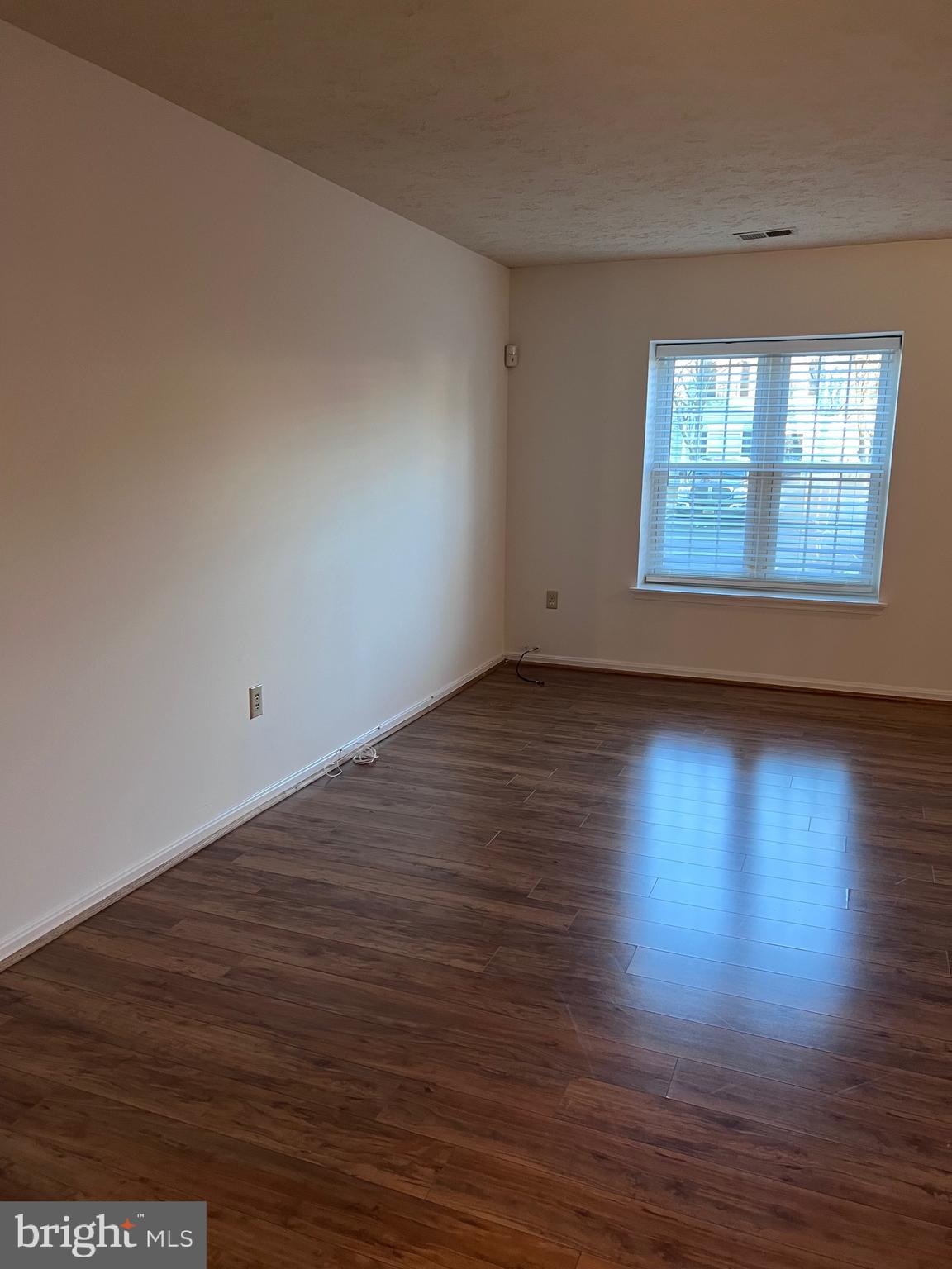 RIVERSIDE RUN - Residential Lease