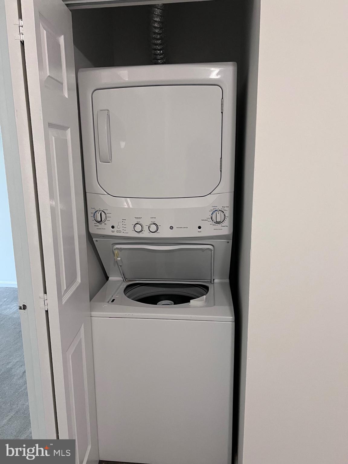 RIVERSIDE RUN - Residential Lease