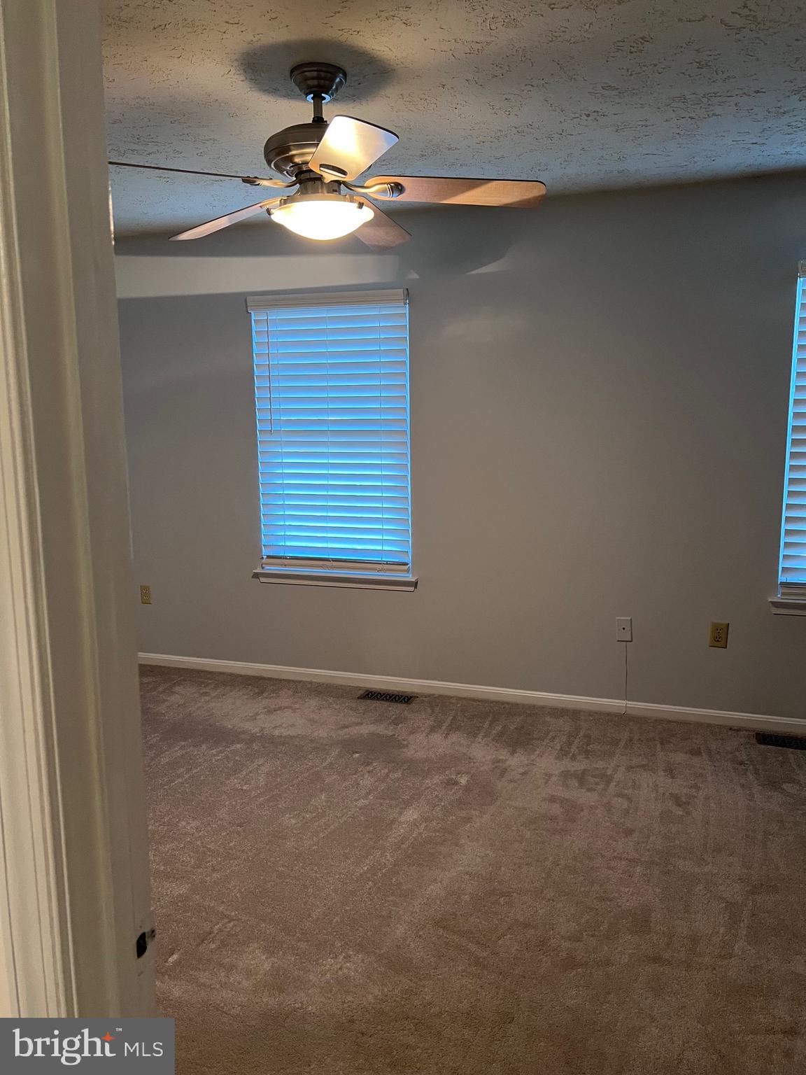 RIVERSIDE RUN - Residential Lease