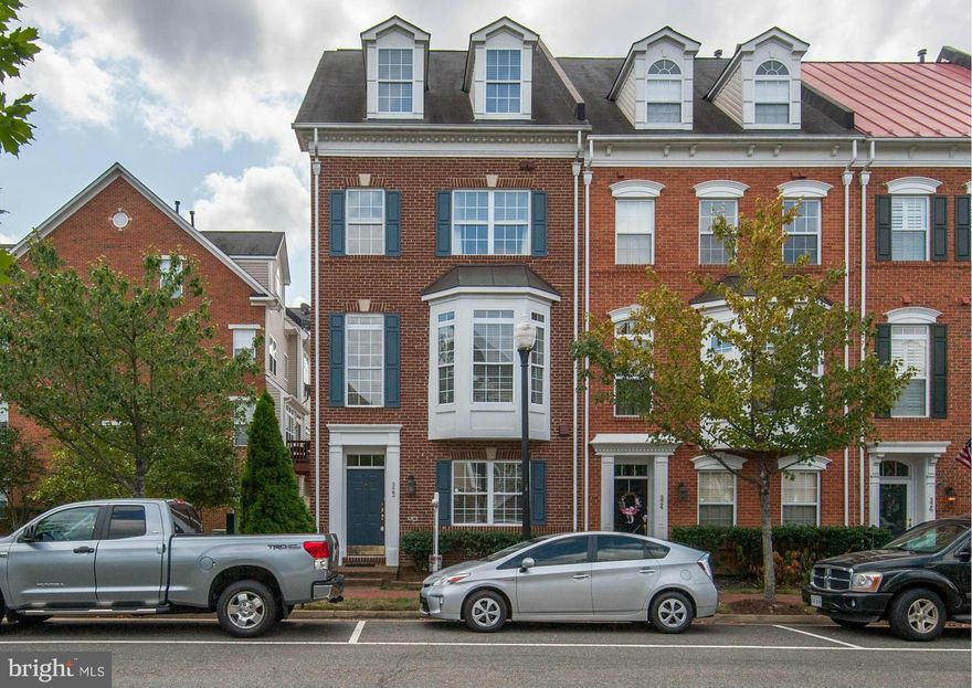 Gorgeous 4lvl,2 car garage Bradley model END unit is situated on one of the few pocket parks in Cameron Station.Meticulously maintained and is move-in ready. Numerous upgrades, cherry cabinets in kitchen and bathrooms, bump out in kitchen, crown molding, chair rails, built-in bookcases, ceiling speakers, lower level room with pocket doors-converts to extra bedroom, den, office or rec. room.