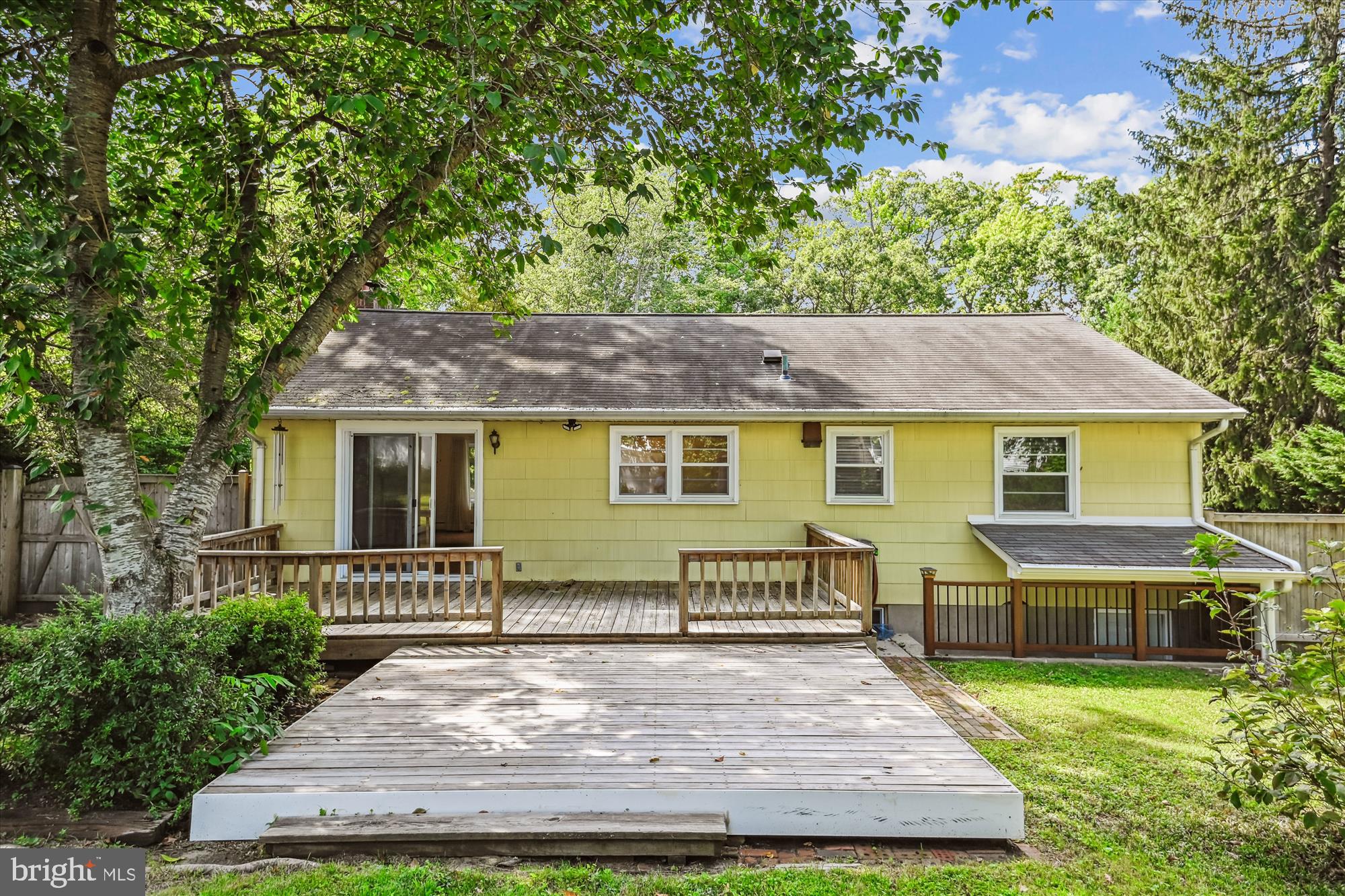 HILLSMERE SHORES - Residential