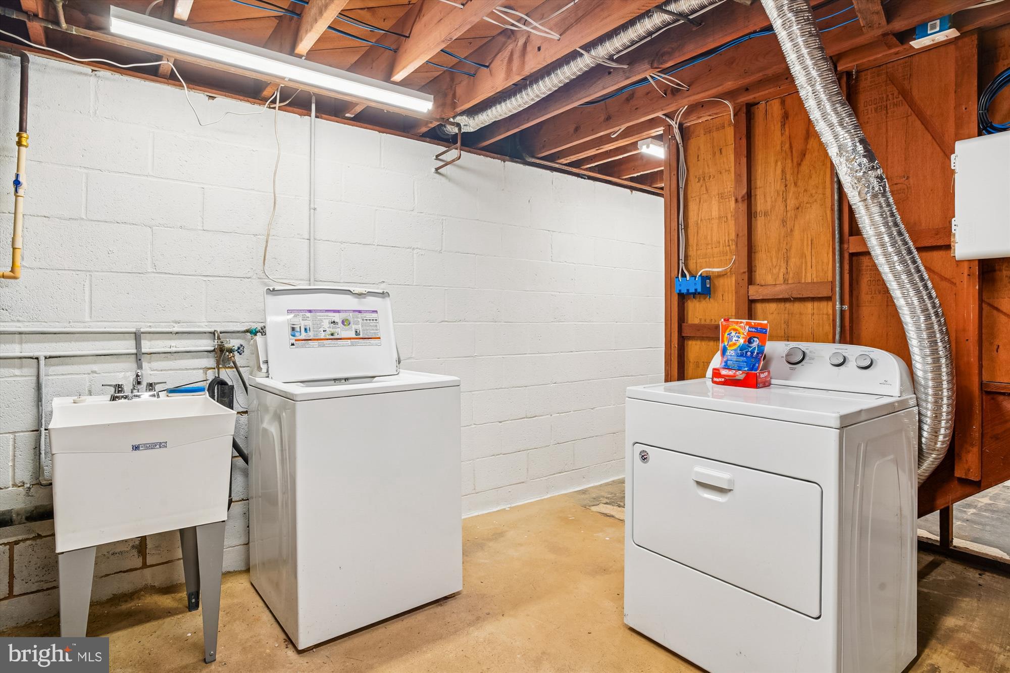 HILLSMERE SHORES - Residential