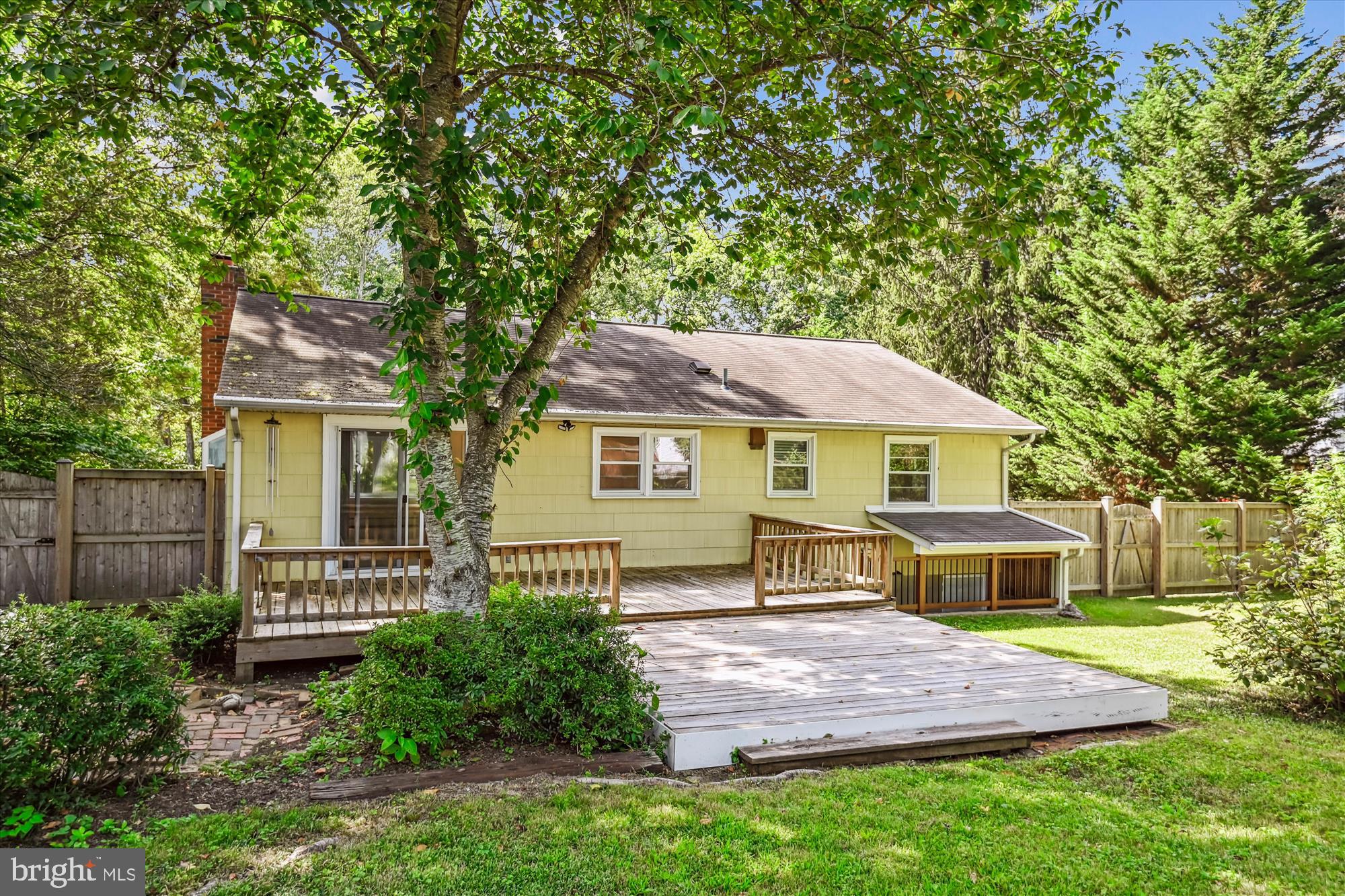 HILLSMERE SHORES - Residential