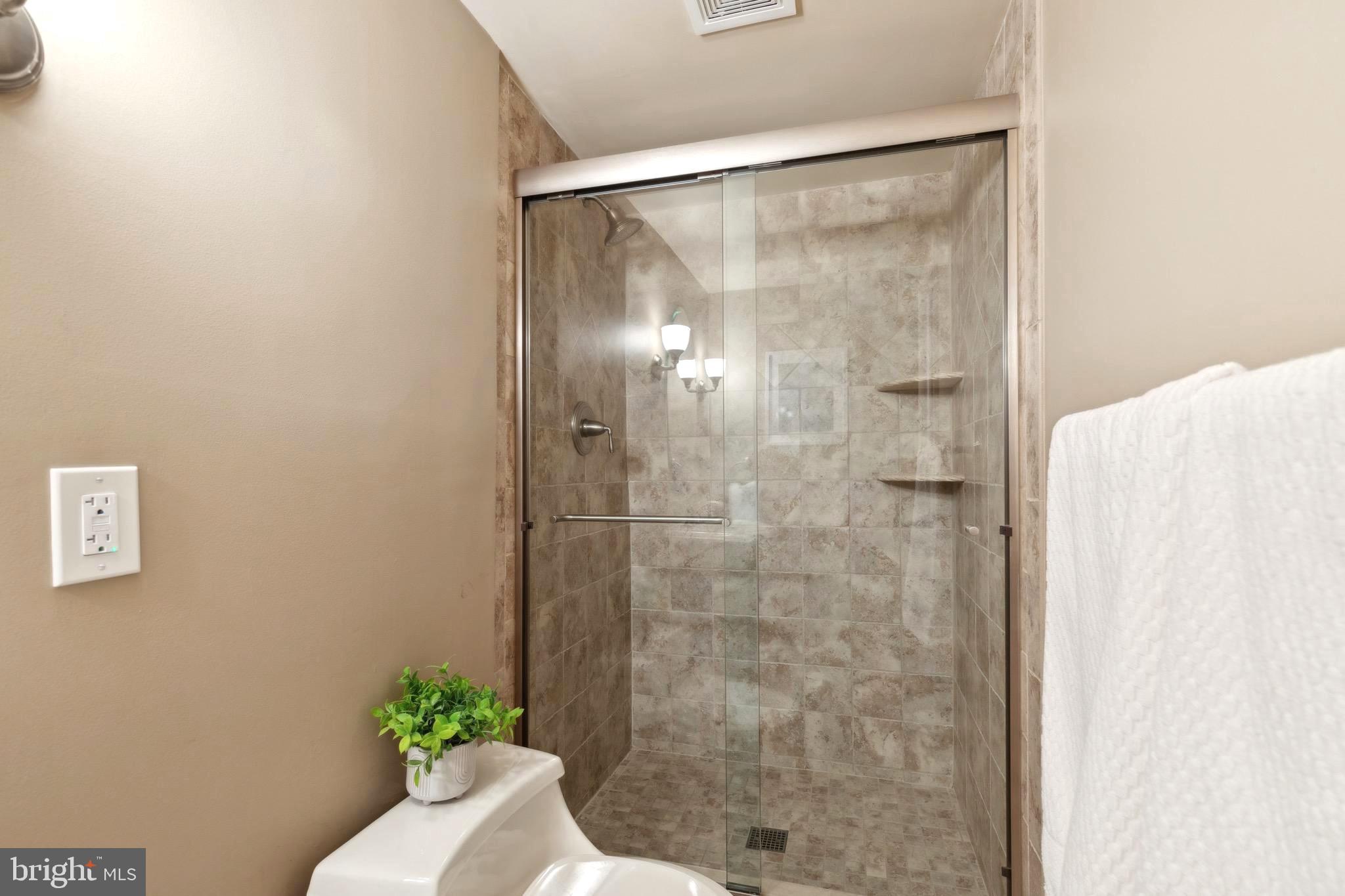 BAY HILLS - Residential