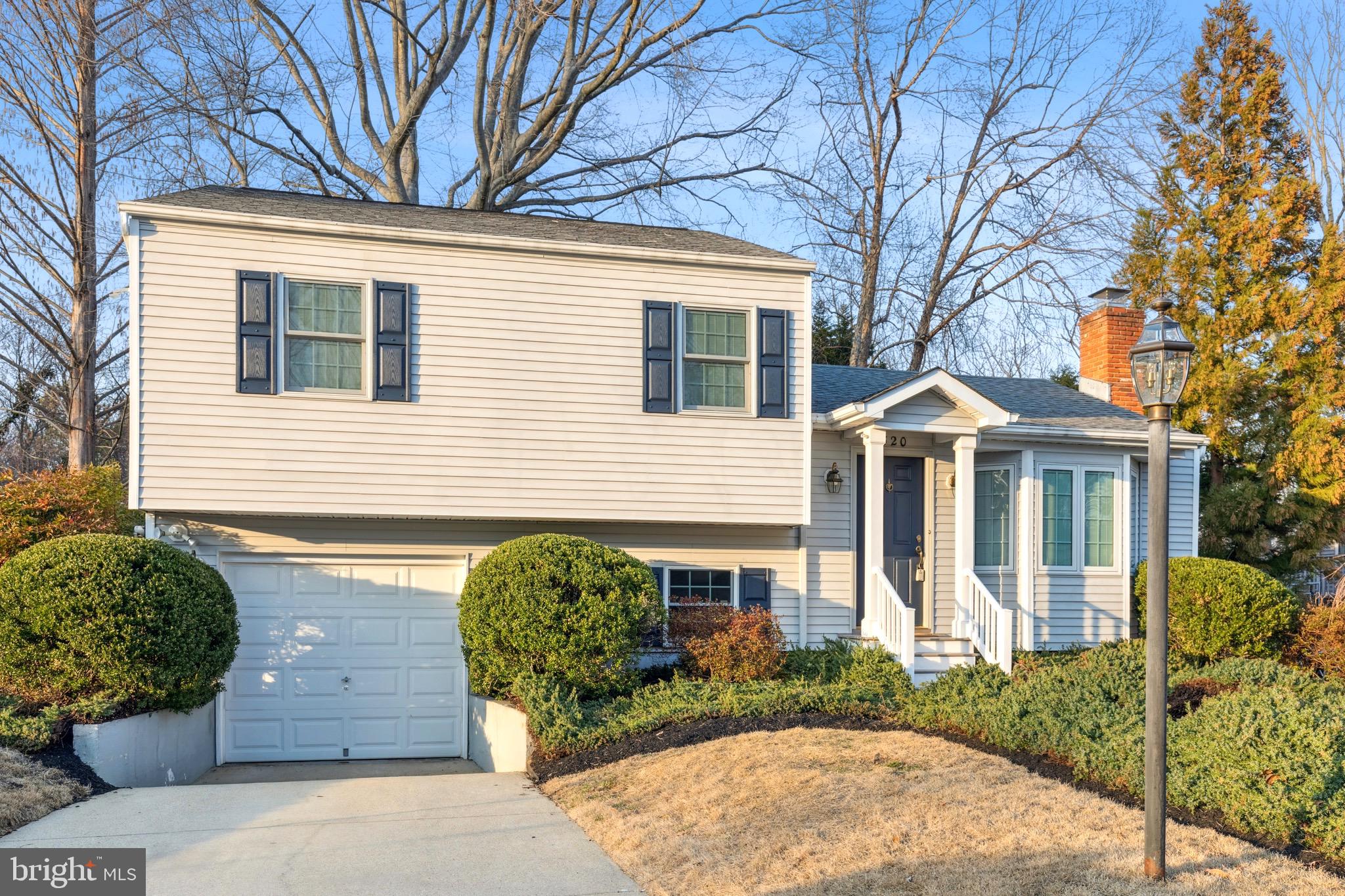 BAY HILLS - Residential