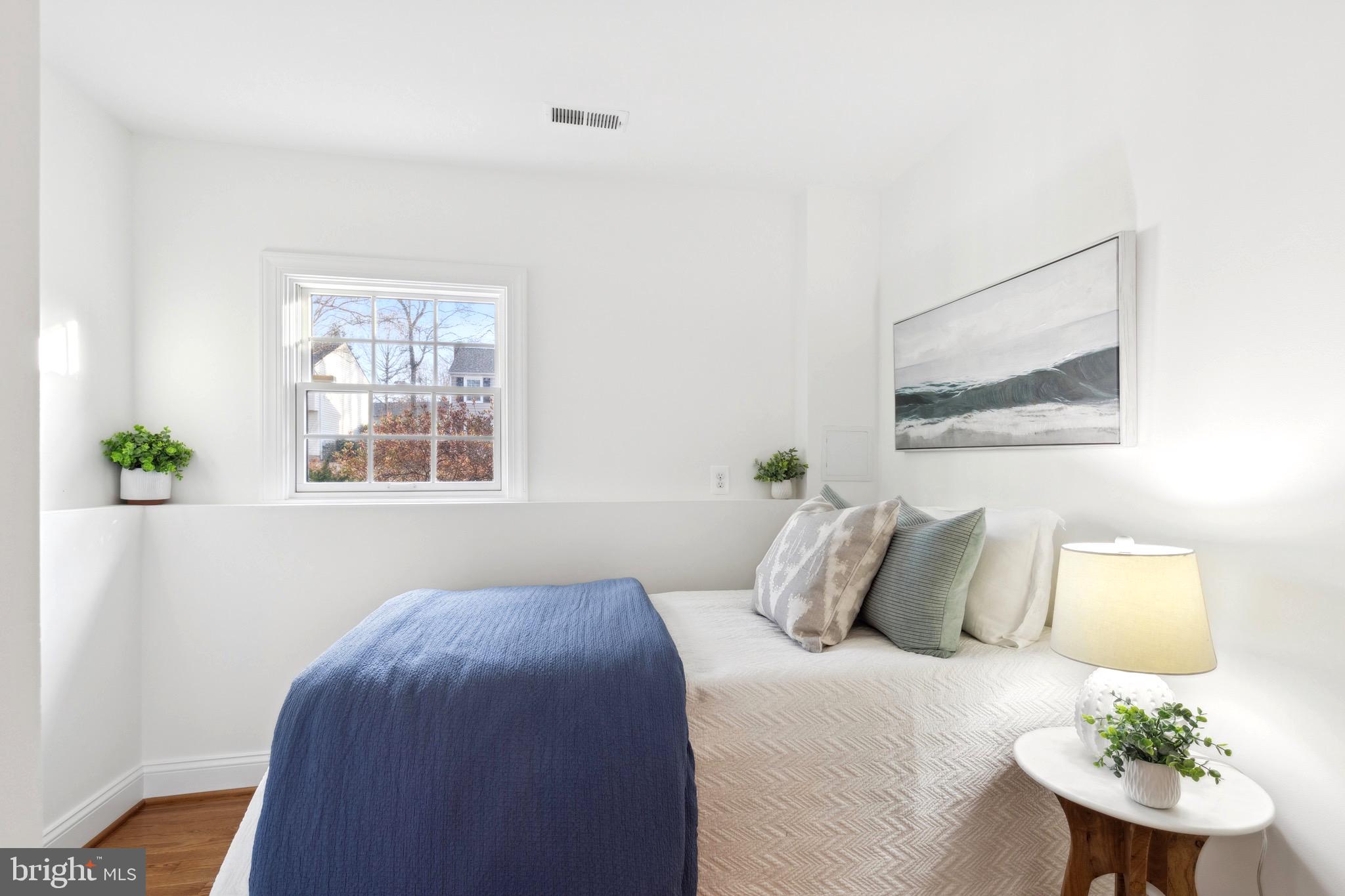 BAY HILLS - Residential