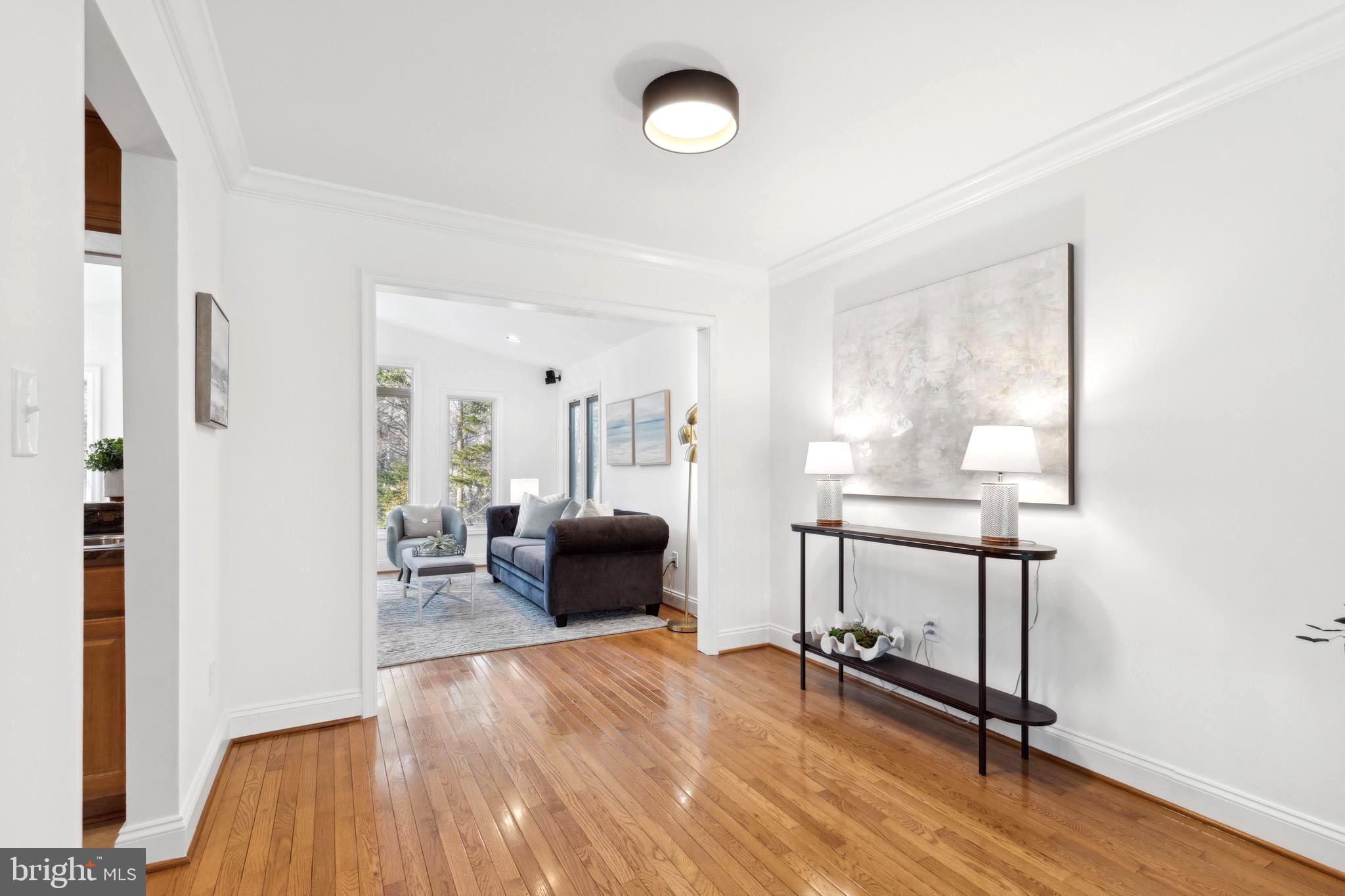 BAY HILLS - Residential