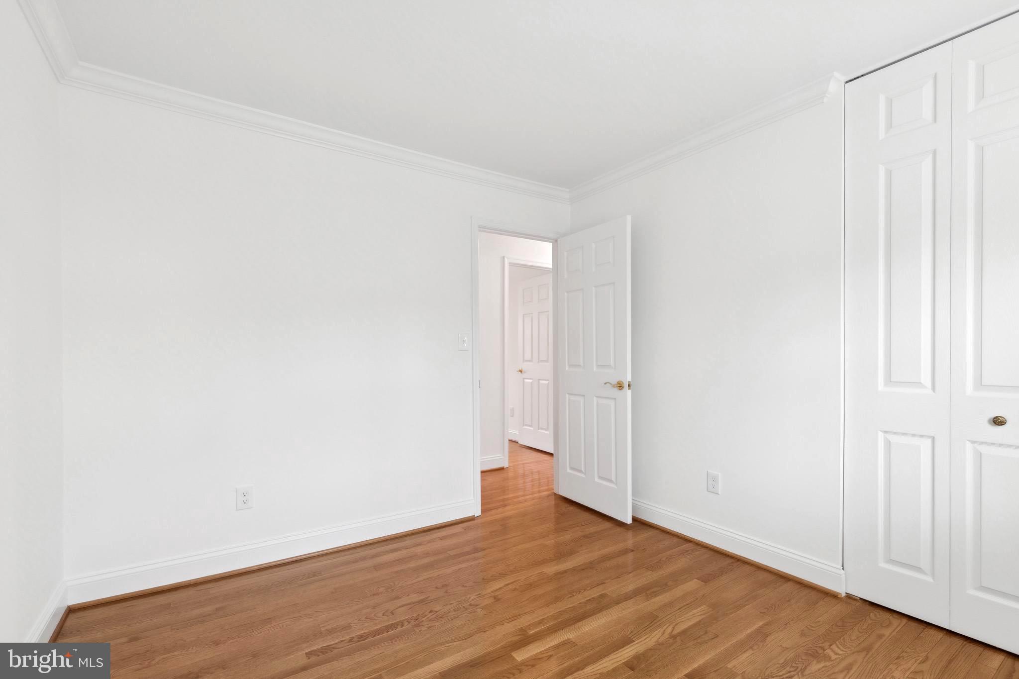 BAY HILLS - Residential