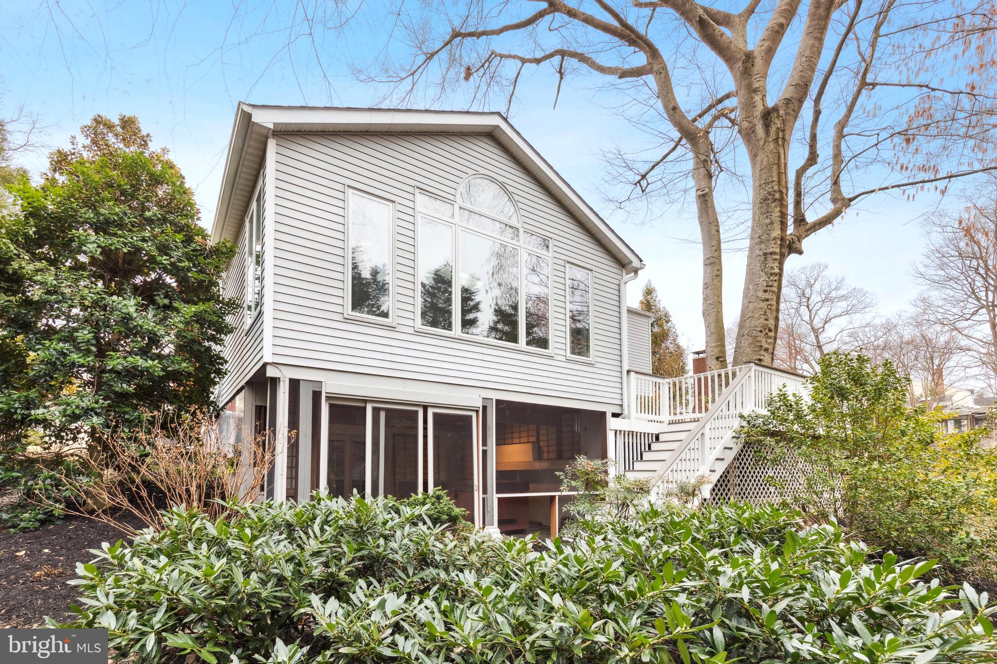 BAY HILLS - Residential