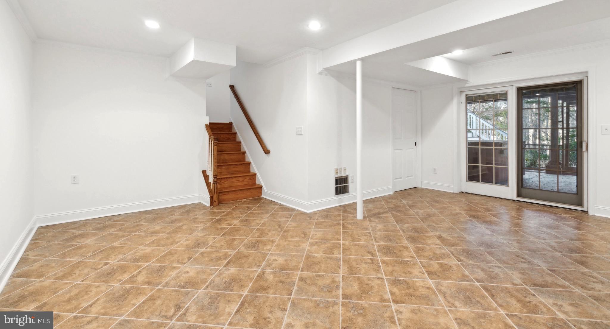 BAY HILLS - Residential