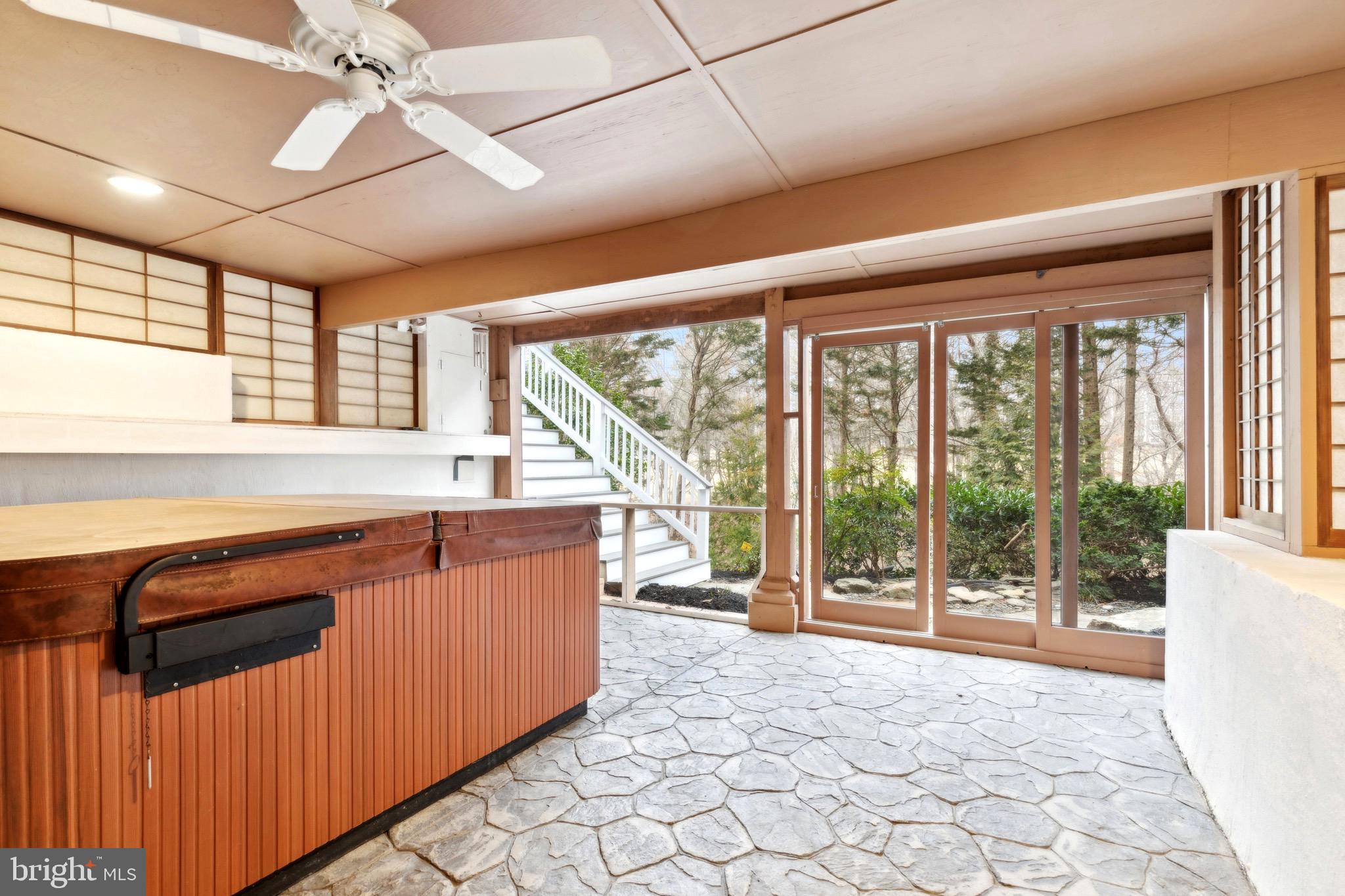 BAY HILLS - Residential